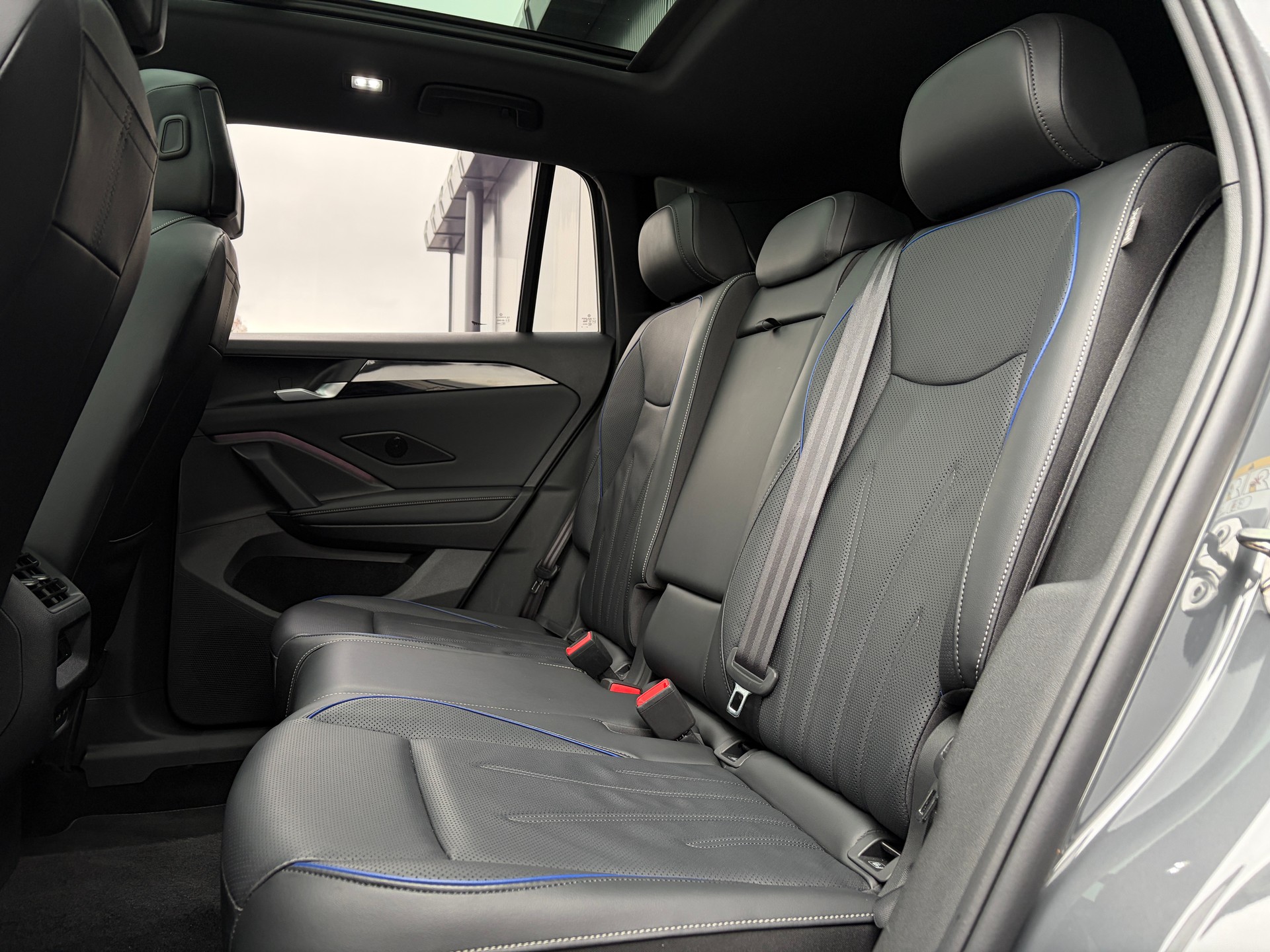 VW Tiguan 2.0 TDI SCR R-Line 4Motion DSG *VOLLLEDER*-image-11