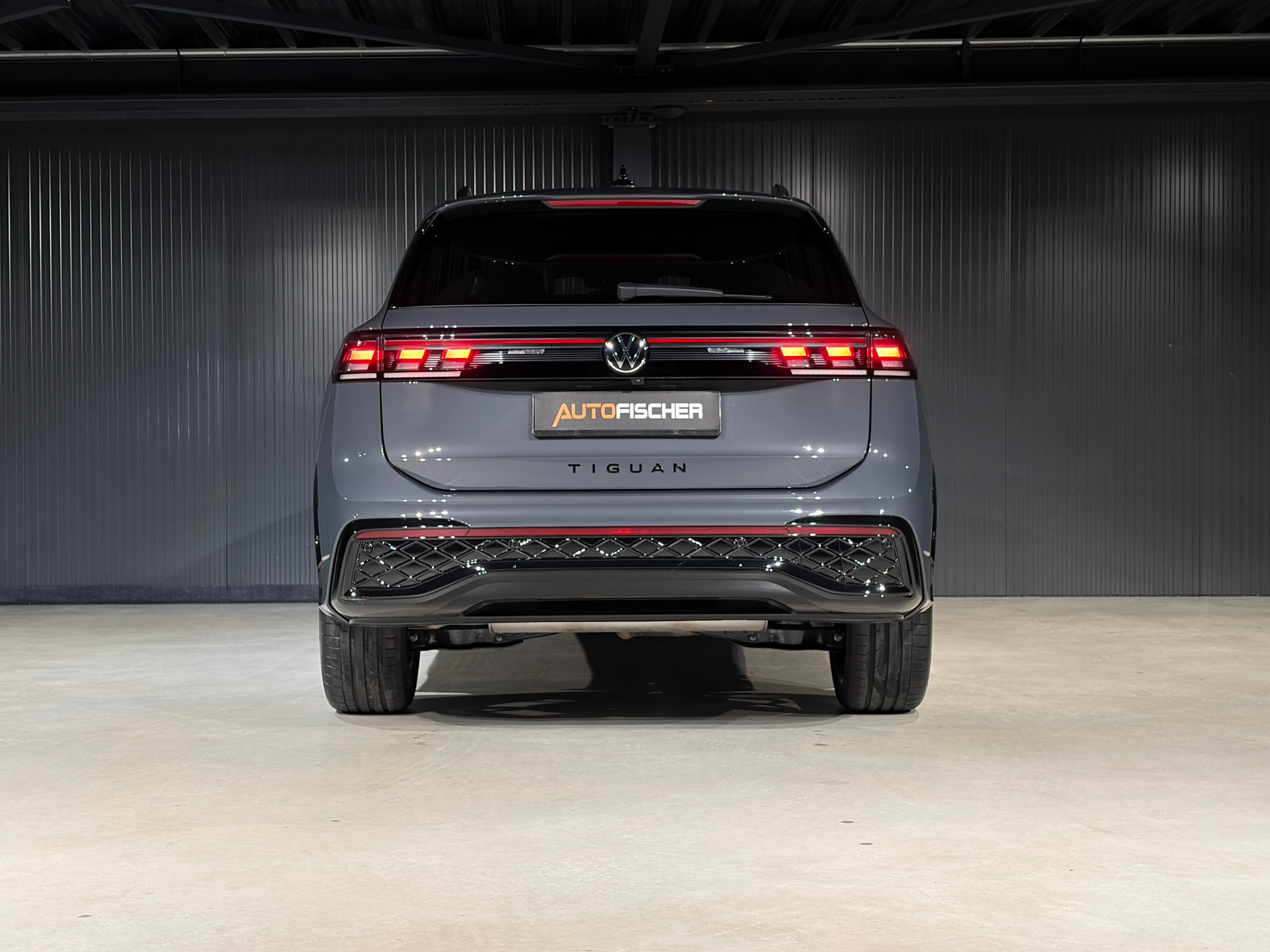 VW Tiguan 2.0 TDI SCR R-Line 4Motion DSG *VOLLLEDER*-image-5