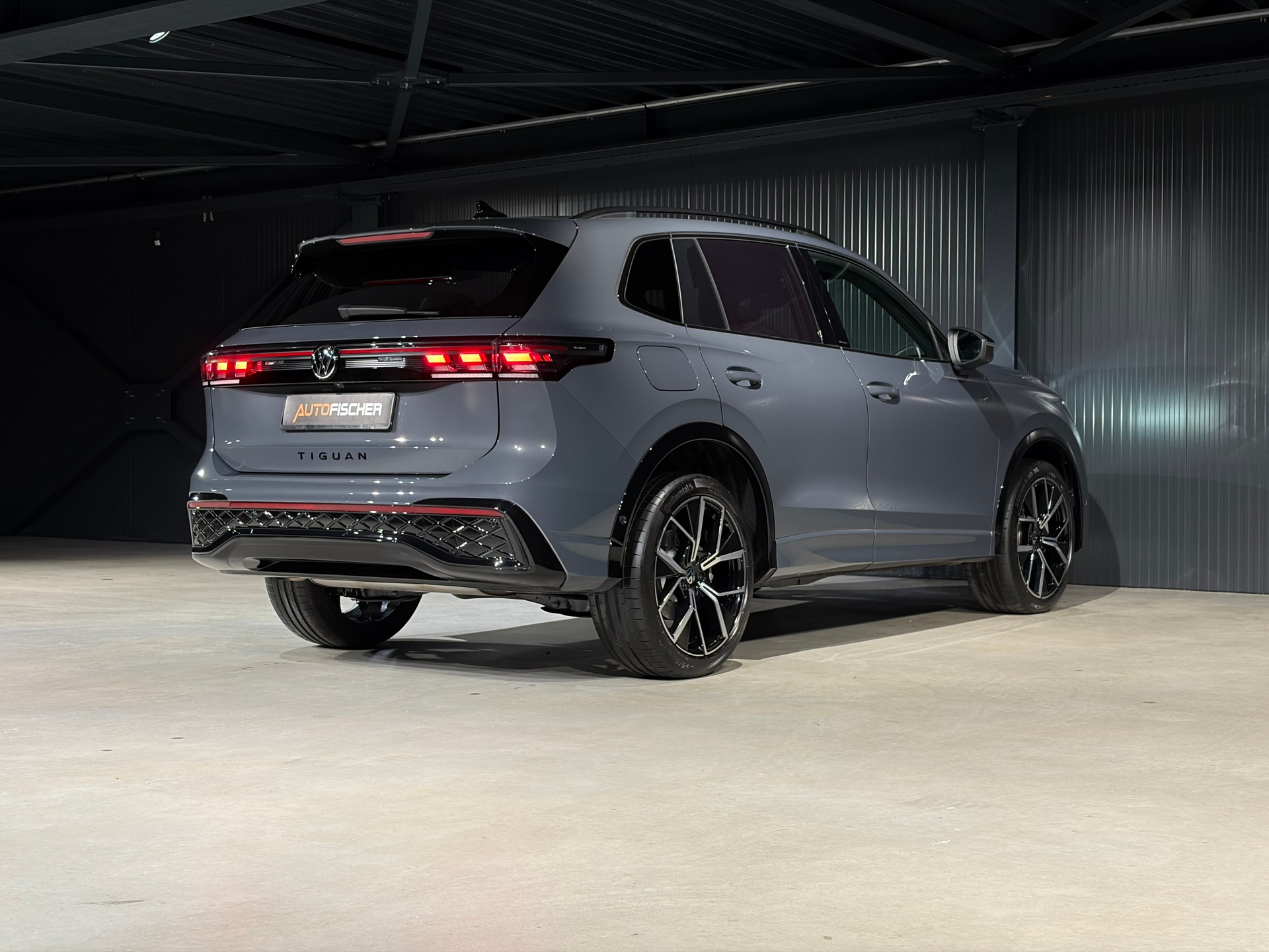 VW Tiguan 2.0 TDI SCR R-Line 4Motion DSG *VOLLLEDER*-image-6