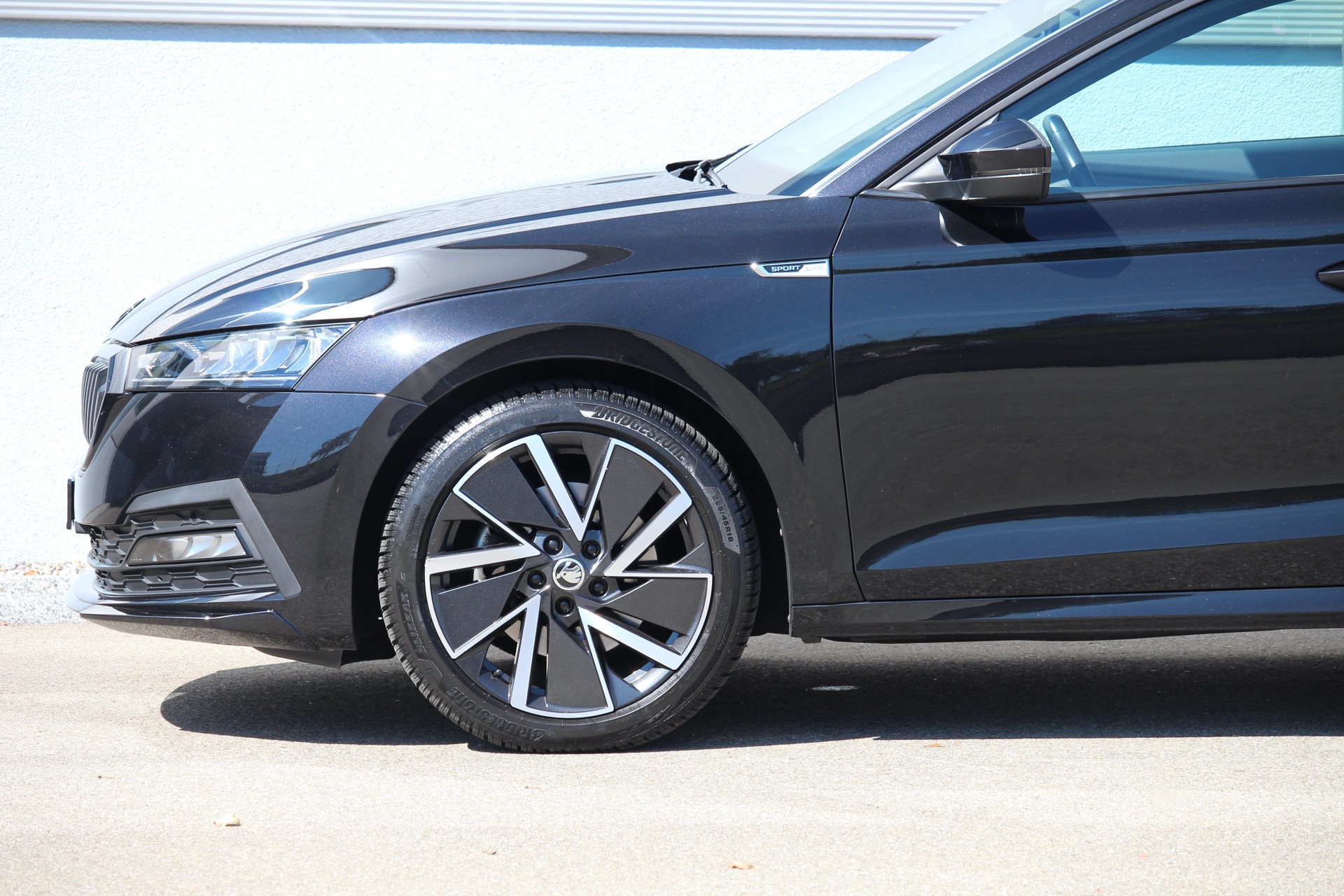 SKODA Octavia Combi 2.0 TSI SportLine DSG 4x4 190PS °Panorama-Glasdach °Standheizung °CH-Fahrzeug-image-5