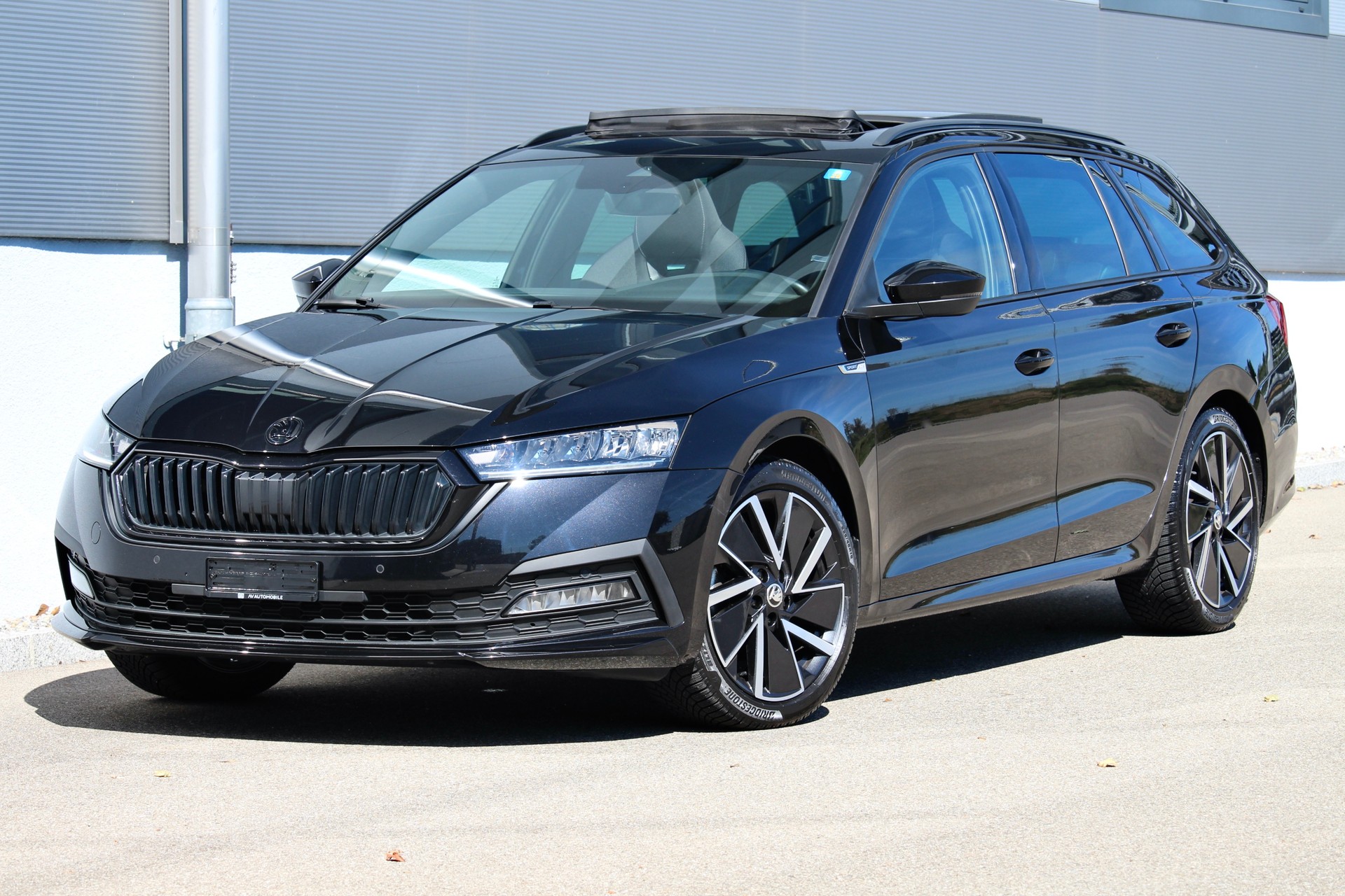 SKODA Octavia Combi 2.0 TSI SportLine DSG 4x4 190PS °Panorama-Glasdach °Standheizung °CH-Fahrzeug