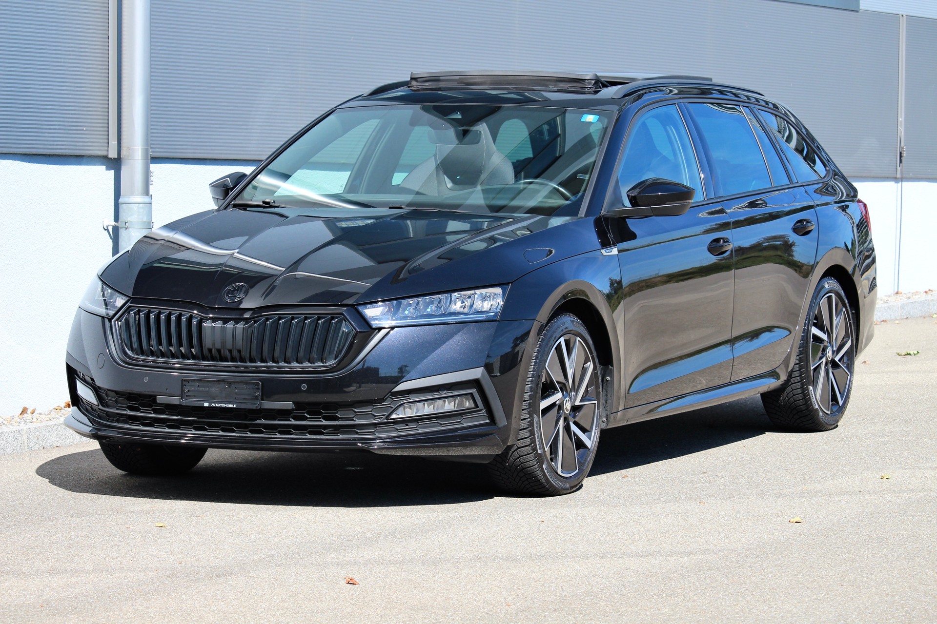SKODA Octavia Combi 2.0 TSI SportLine DSG 4x4 190PS °Panorama-Glasdach °Standheizung °CH-Fahrzeug-showroom-element-2