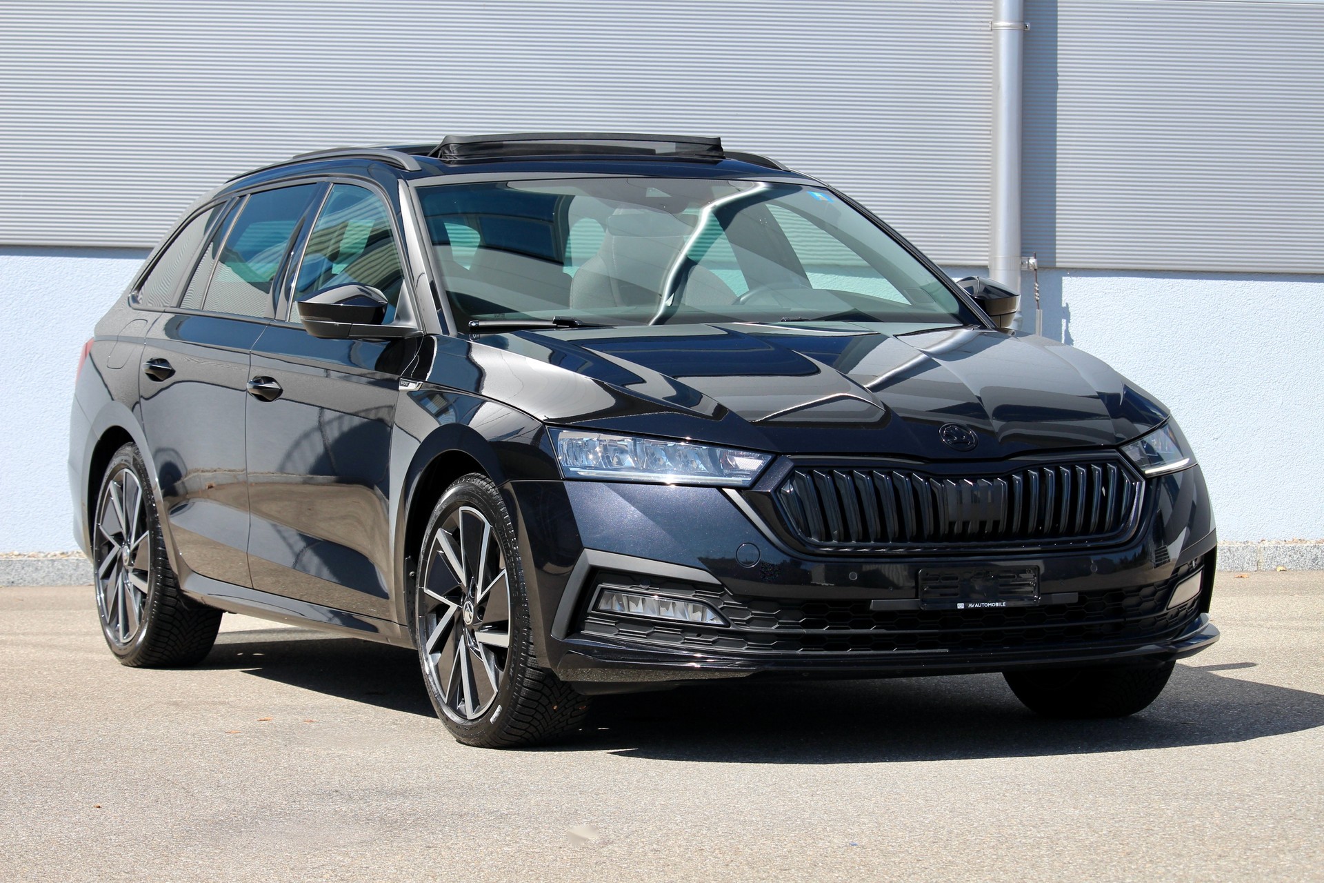 SKODA Octavia Combi 2.0 TSI SportLine DSG 4x4 190PS °Panorama-Glasdach °Standheizung °CH-Fahrzeug-image-7