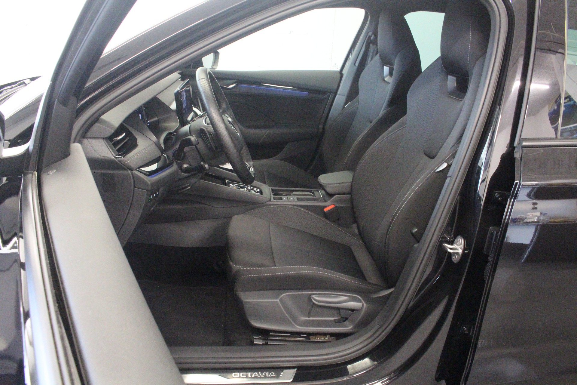 SKODA Octavia Combi 2.0 TSI SportLine DSG 4x4 190PS °Panorama-Glasdach °Standheizung °CH-Fahrzeug-image-11