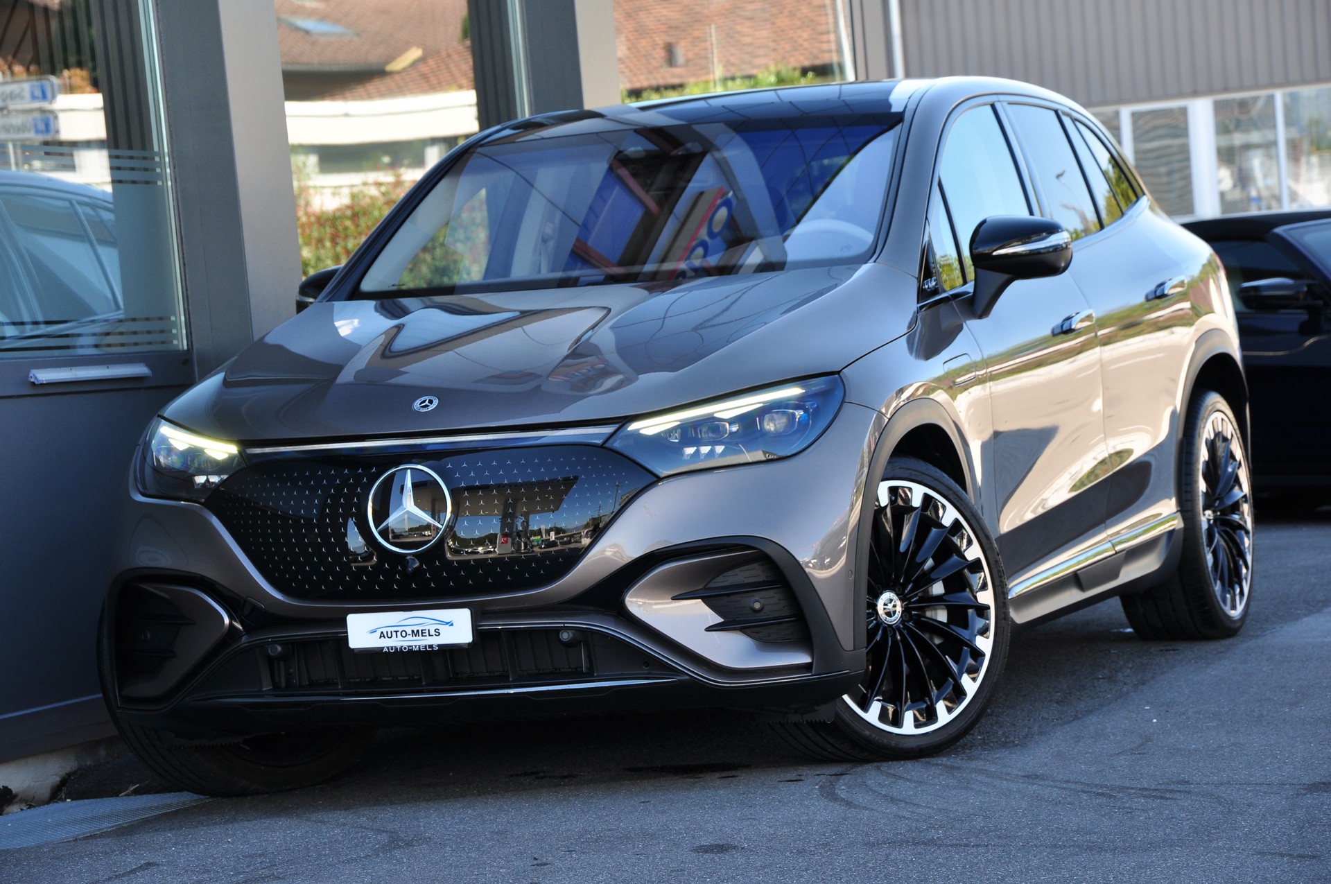 MERCEDES-BENZ EQE SUV 500 4 Matic Executive Edition-showroom-element-3