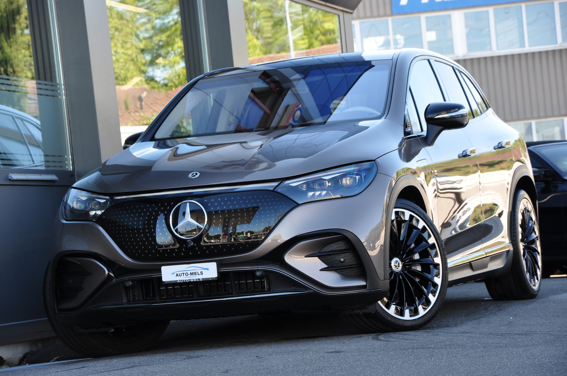 MERCEDES-BENZ EQE SUV 500 4 Matic Executive Edition-showroom-element-1