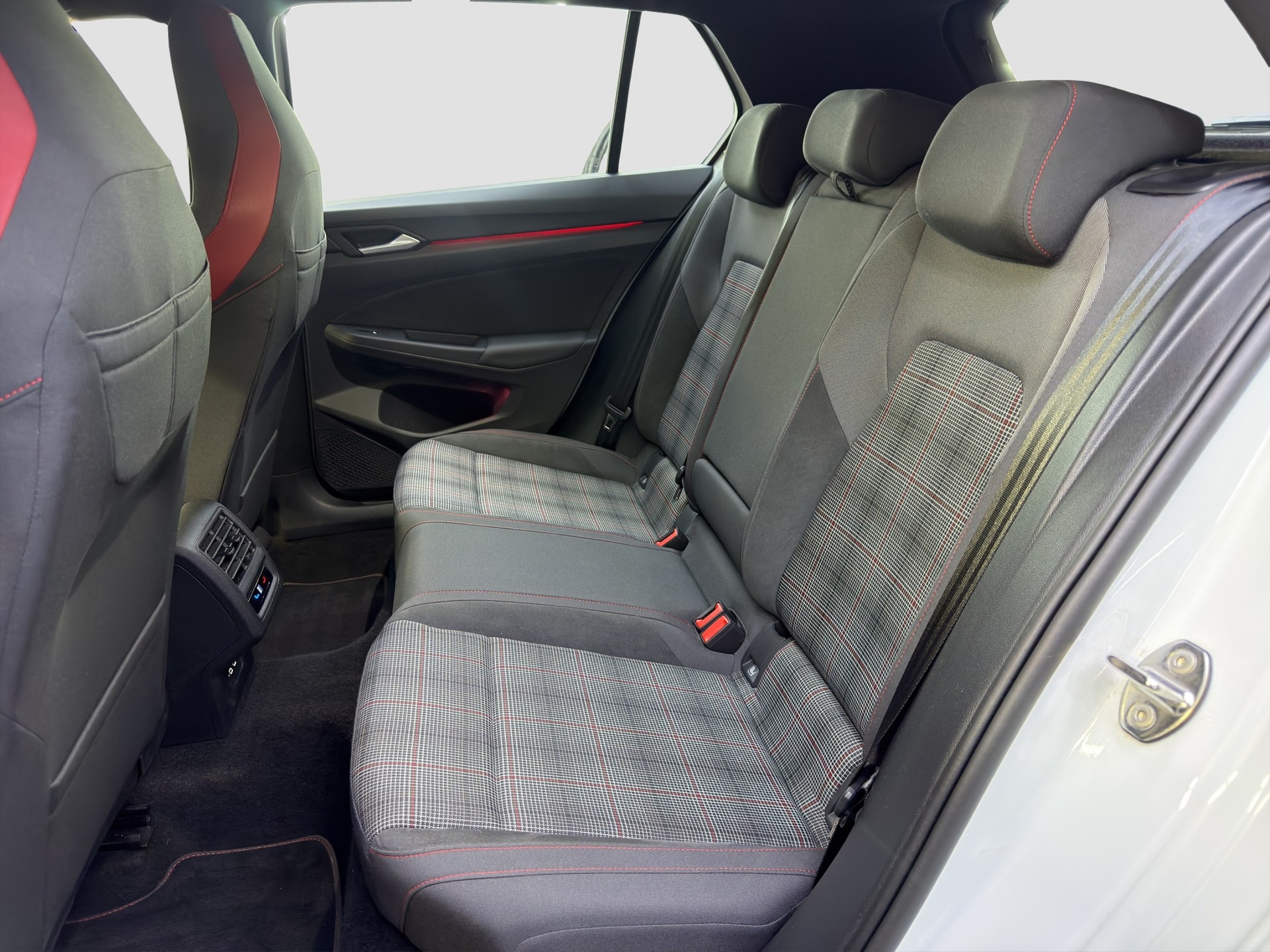 VW Golf 2.0 TSI GTI DSG-image-12