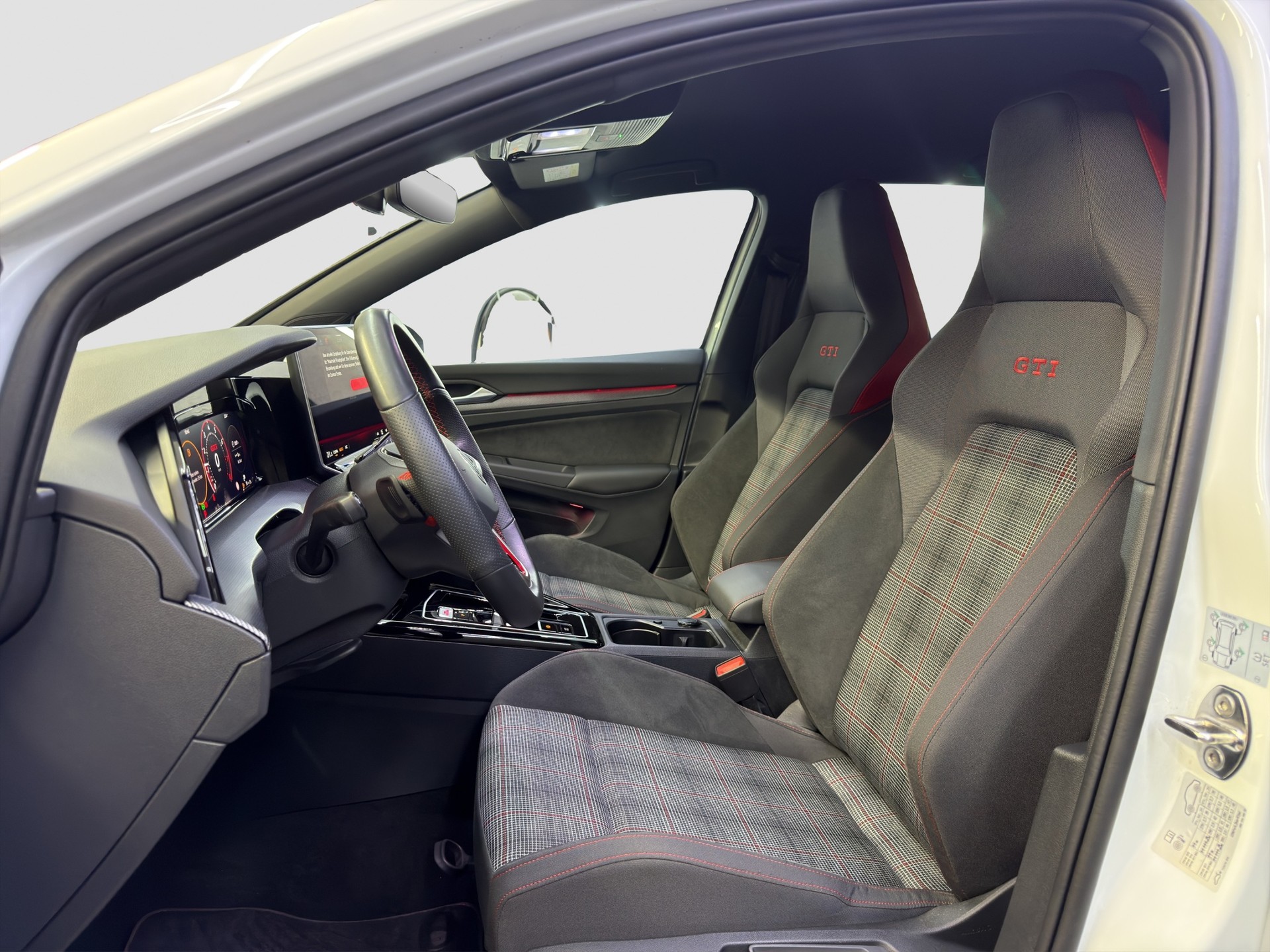 VW Golf 2.0 TSI GTI DSG-image-11