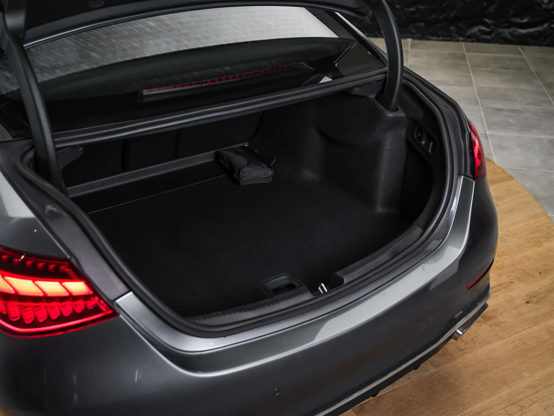 MERCEDES-BENZ C 300 d 4 Matic AMG Line *Werksgarantie*20" Felgen*-image-43