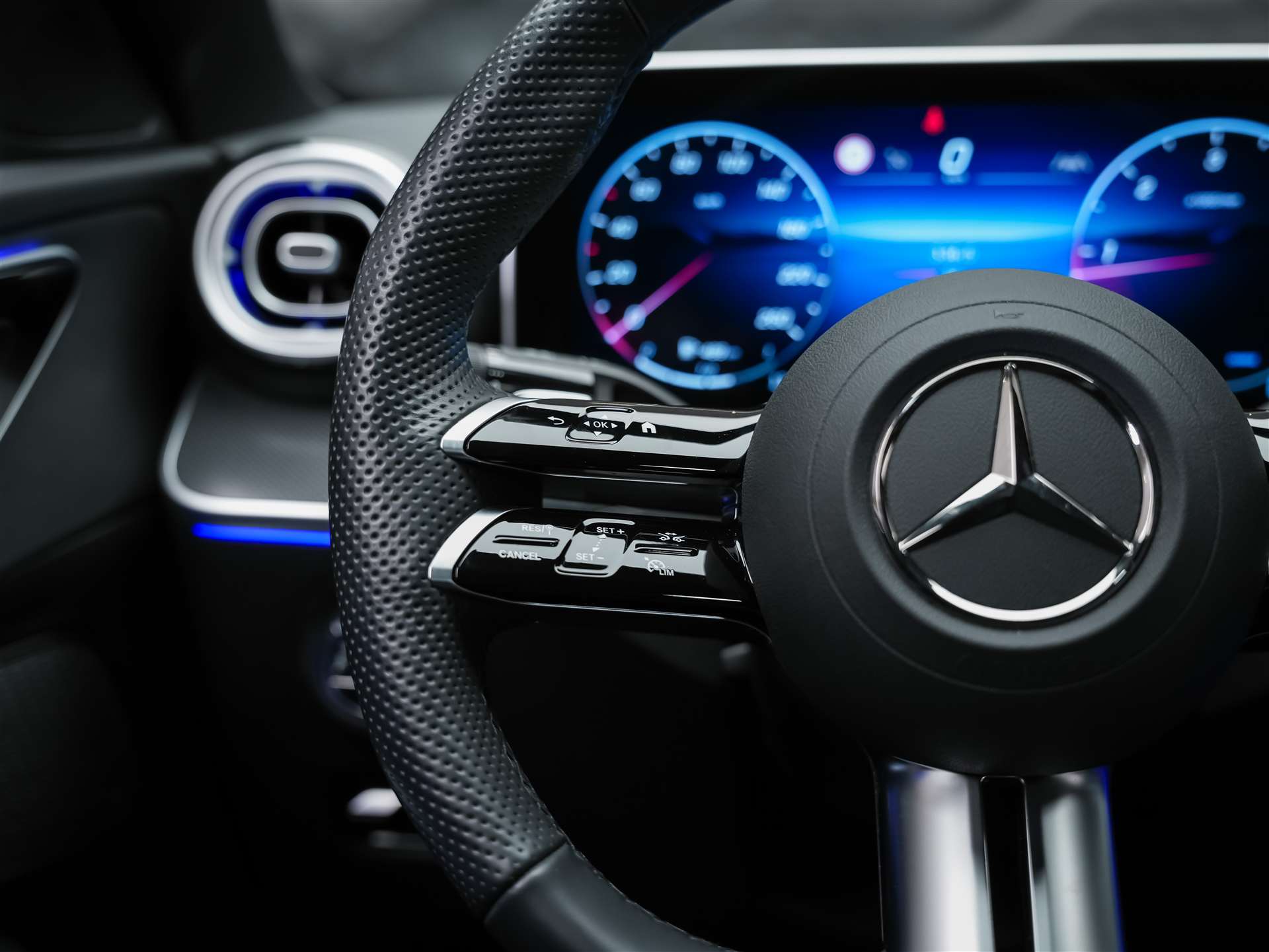 MERCEDES-BENZ C 300 d 4 Matic AMG Line *Werksgarantie*20" Felgen*-image-26