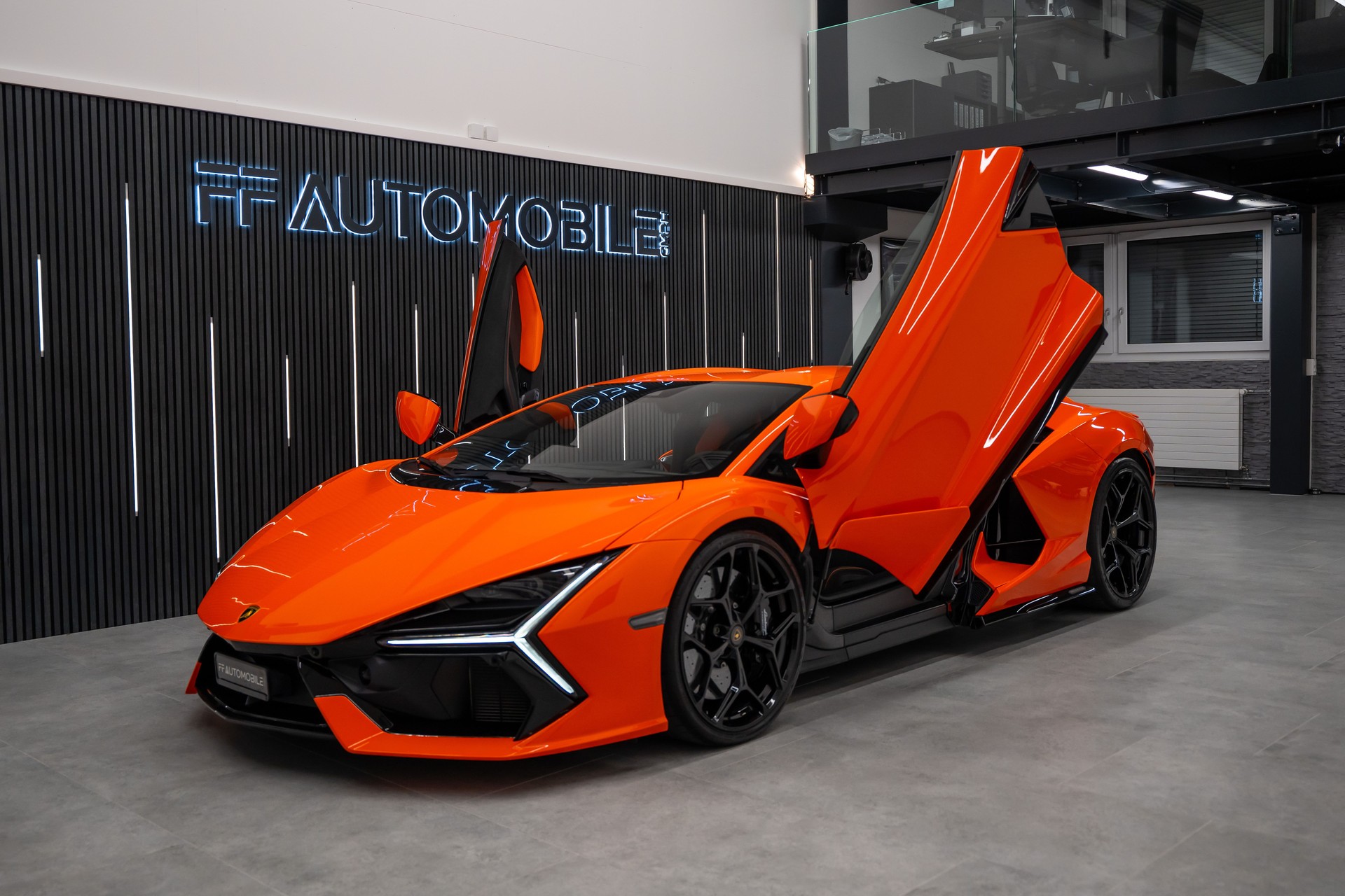 LAMBORGHINI Revuelto HPEV / PPF / UNIKAT-showroom-element-1