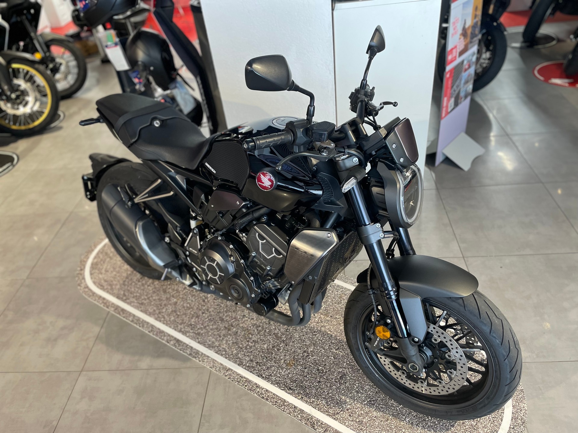 HONDA CB 1000 R Black Edition-image-1