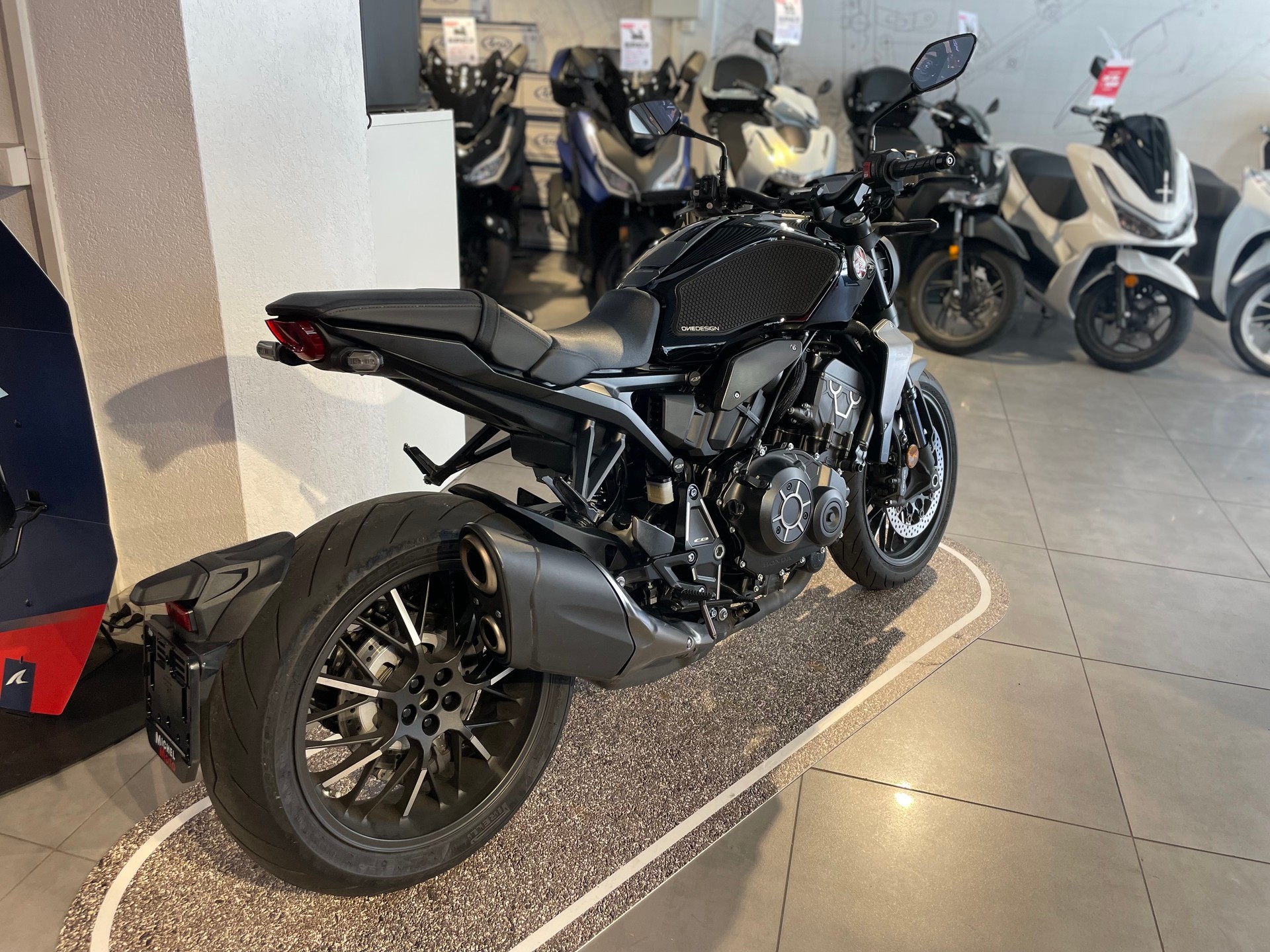 HONDA CB 1000 R Black Edition-image-2