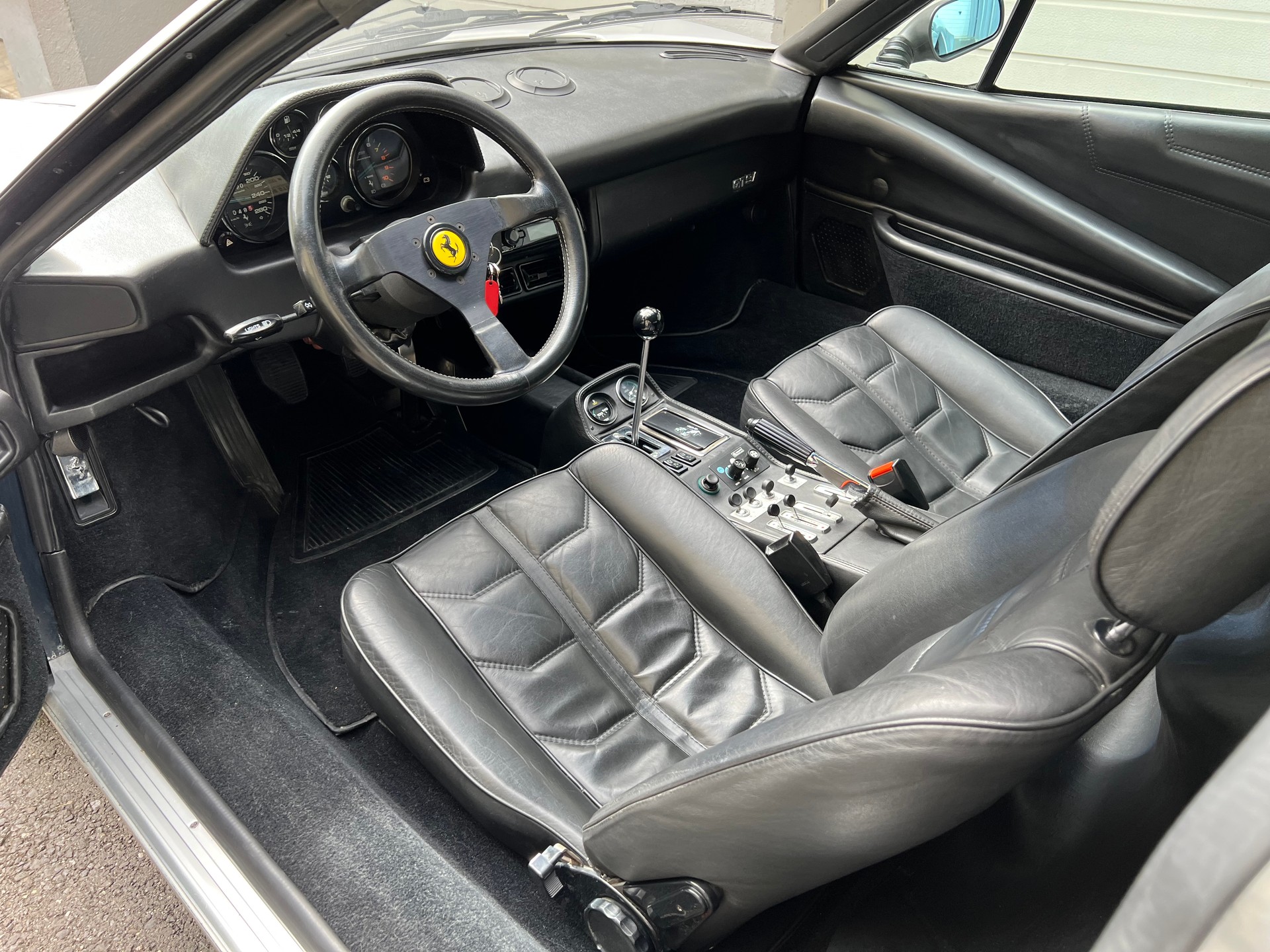 FERRARI 308 GTS 4V-image-8