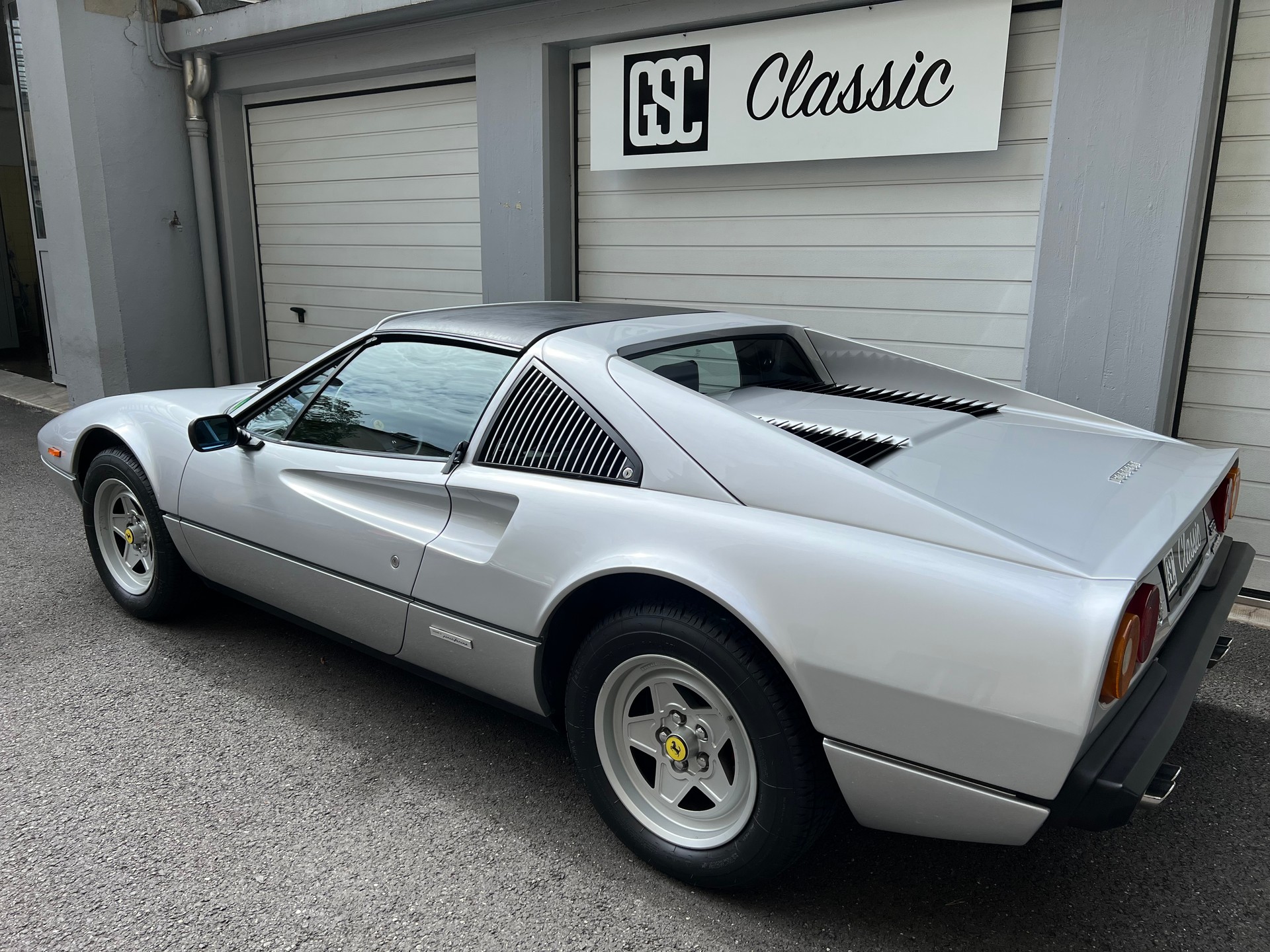 FERRARI 308 GTS 4V-image-4