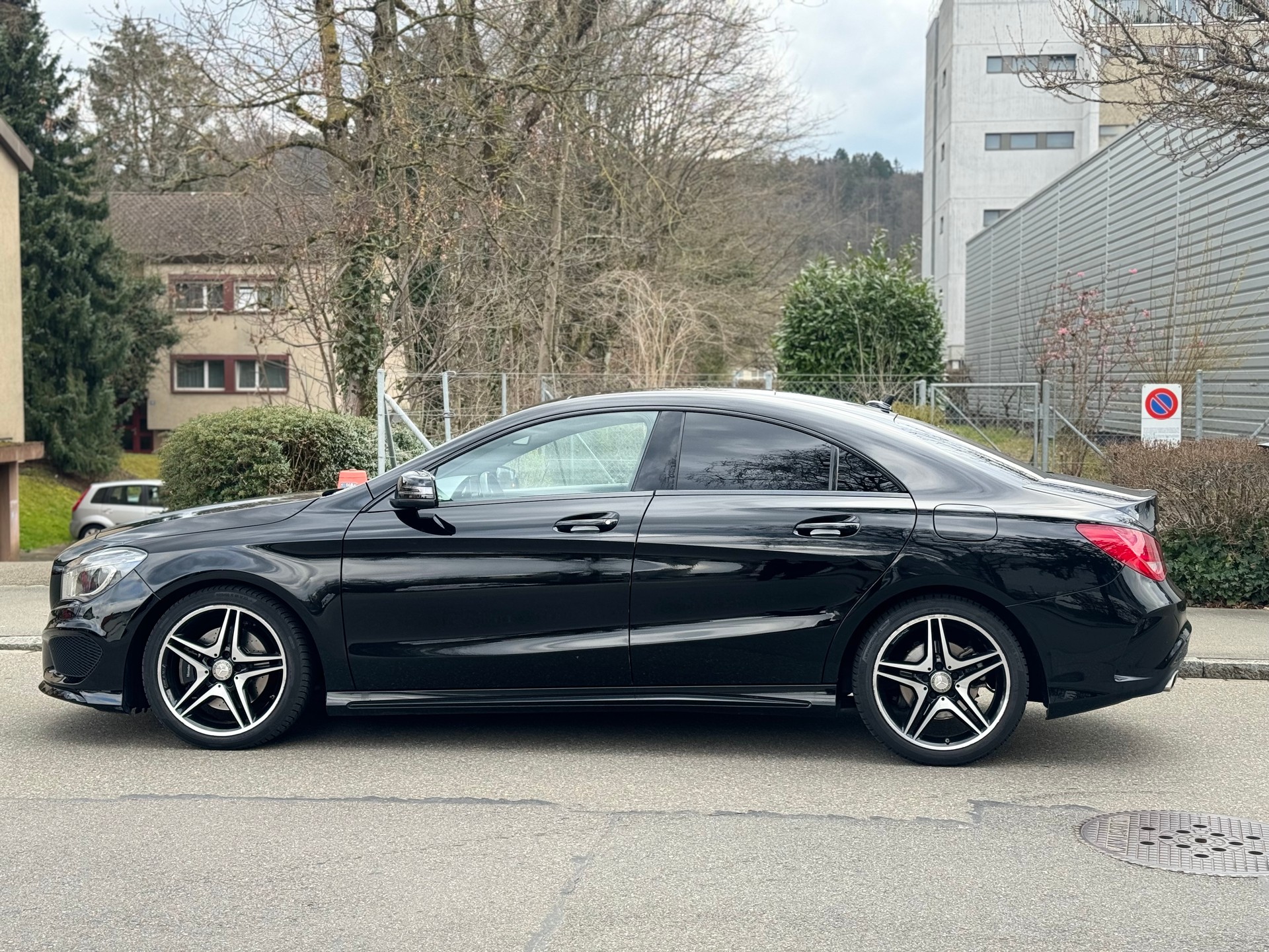 MERCEDES-BENZ CLA 250 AMG Line 7G-DCT-image-4