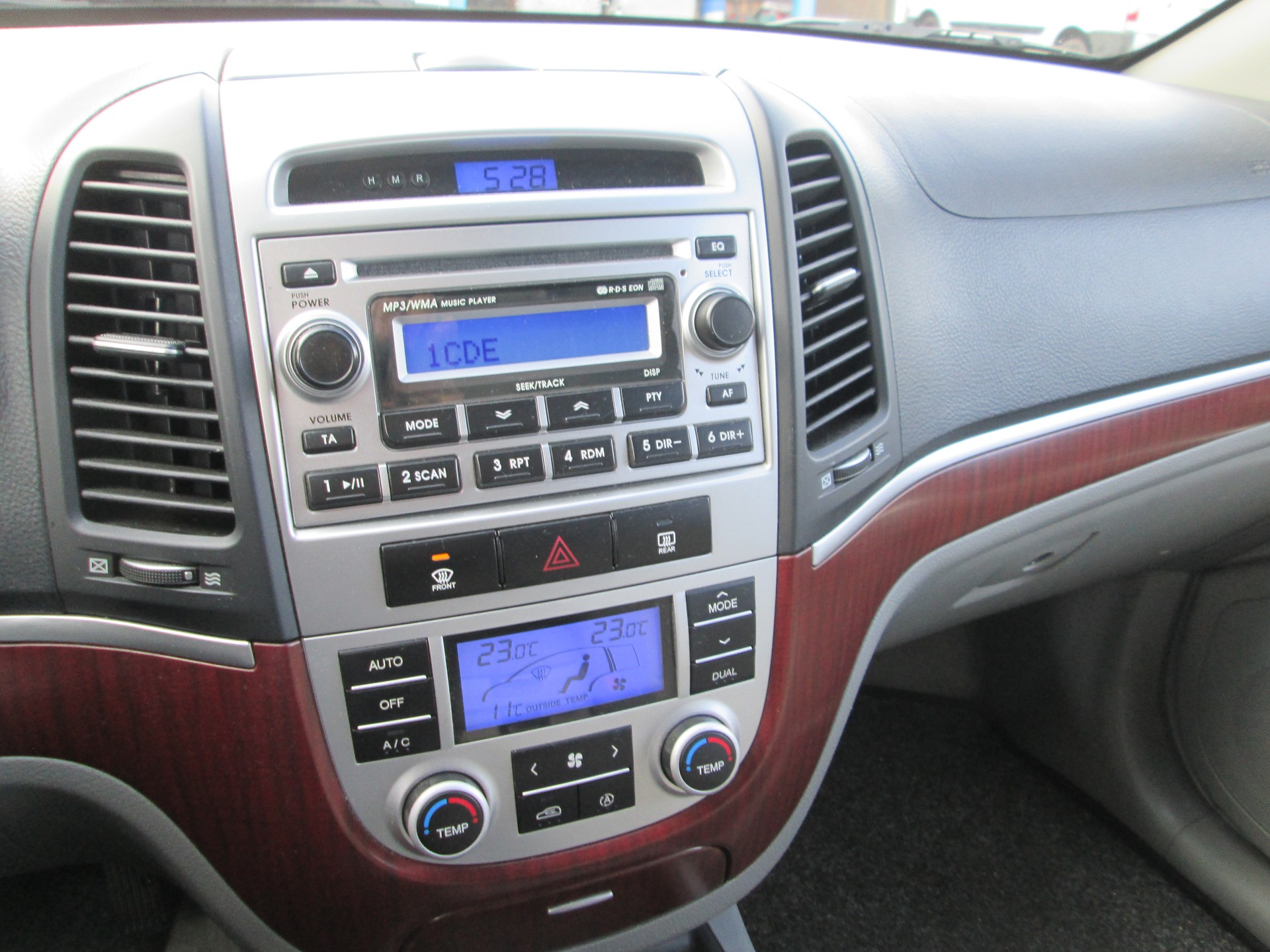 HYUNDAI Santa Fe 2.2 CRDi Premium 4WD Automatic-image-9