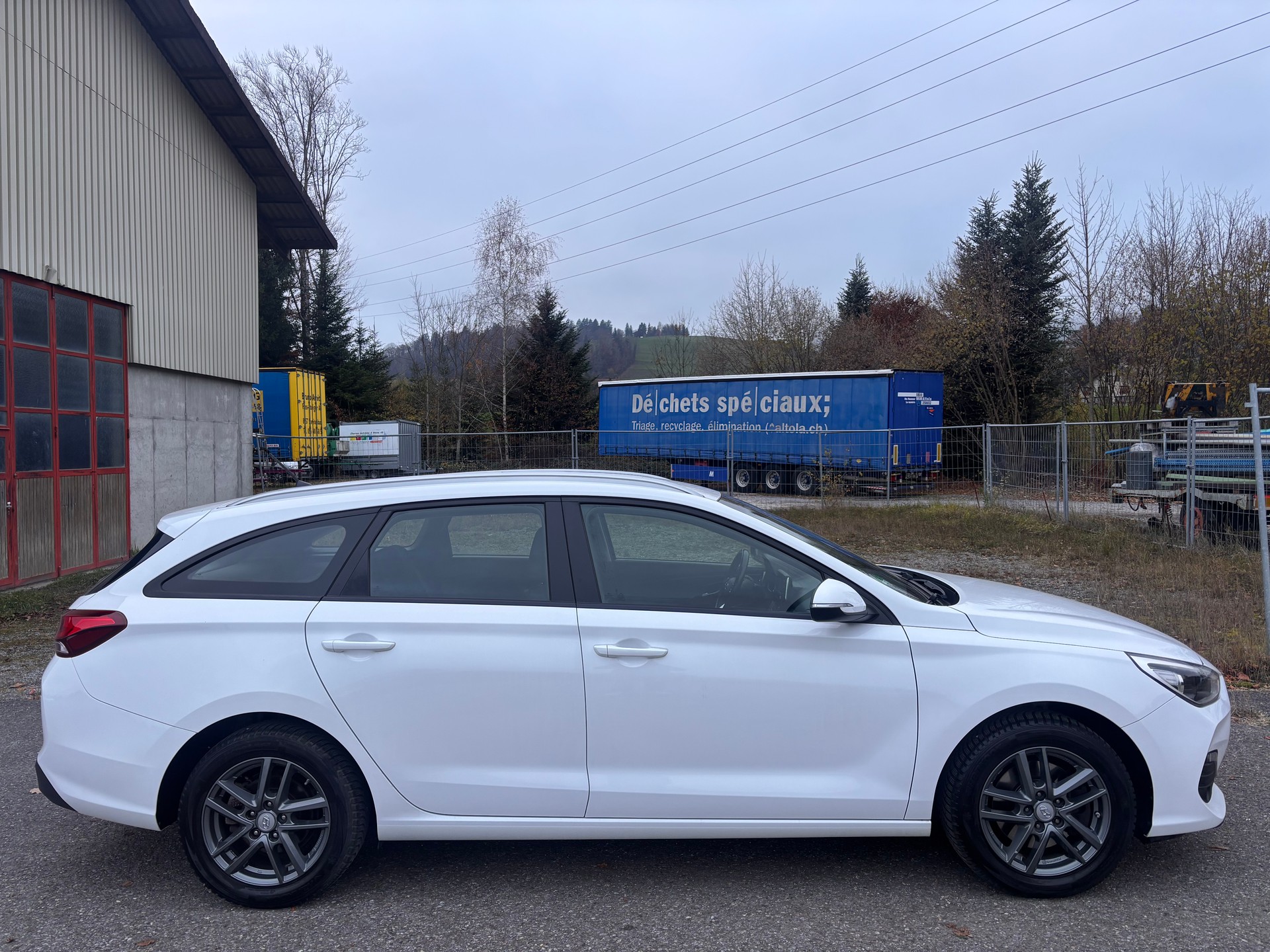 HYUNDAI i30-image-1
