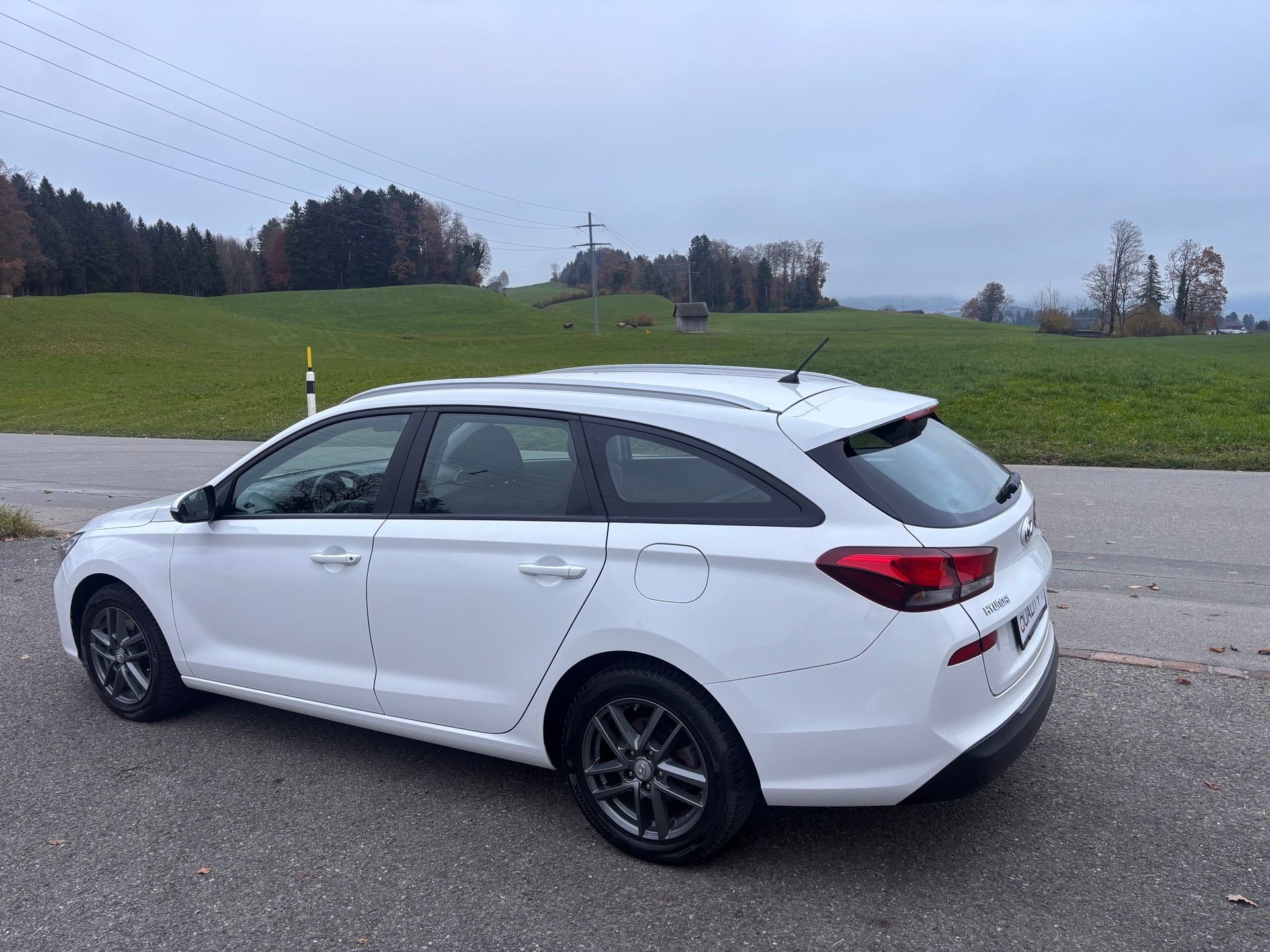 HYUNDAI i30-image-2