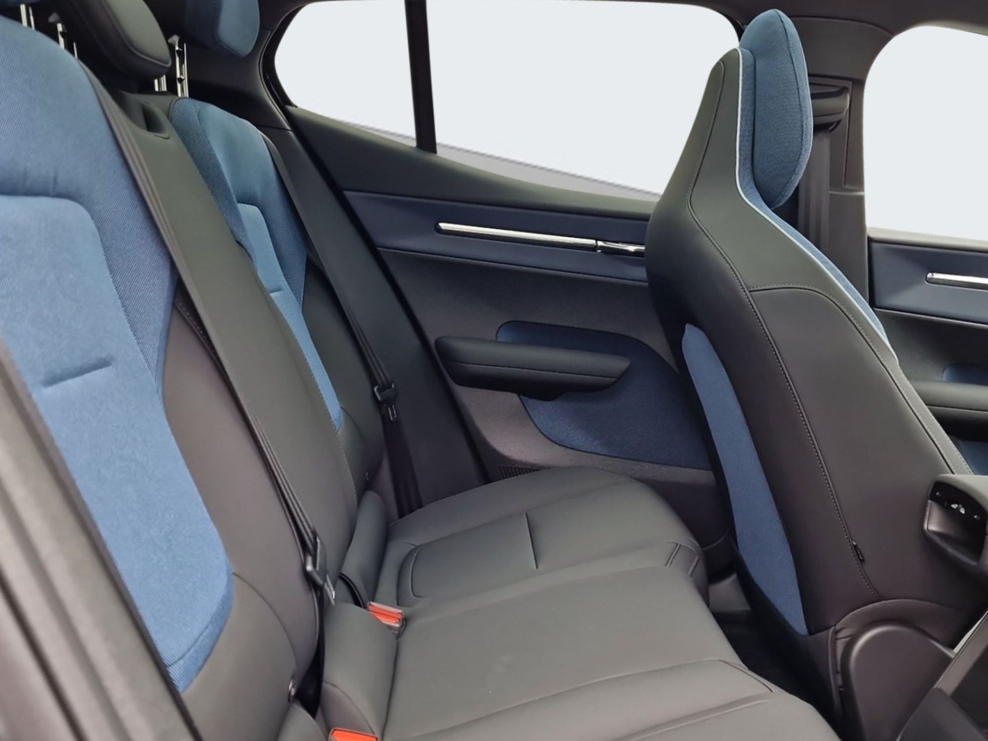 VOLVO EX30 E60 Twin Ultra Performance AWD-image-12