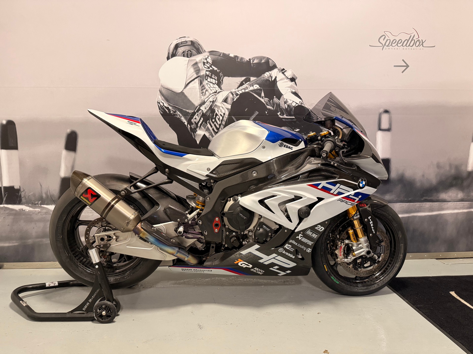 BMW HP4 Race-image-1