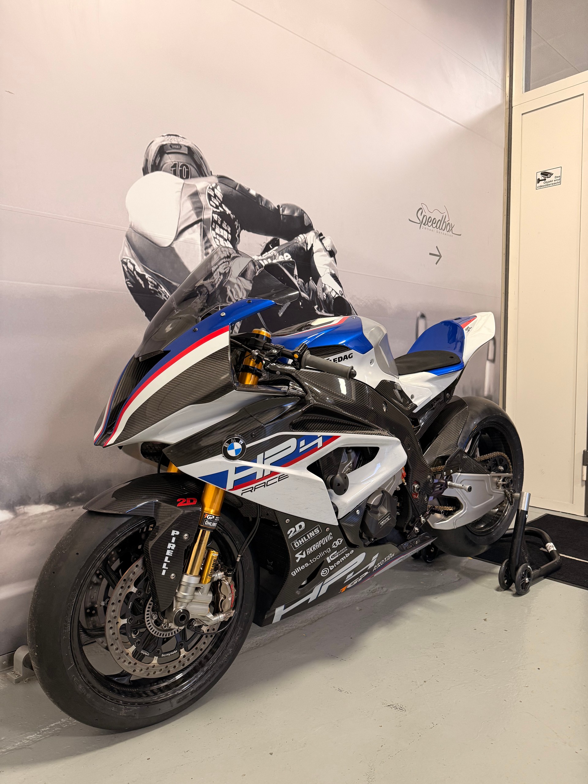 BMW HP4 Race-image-3