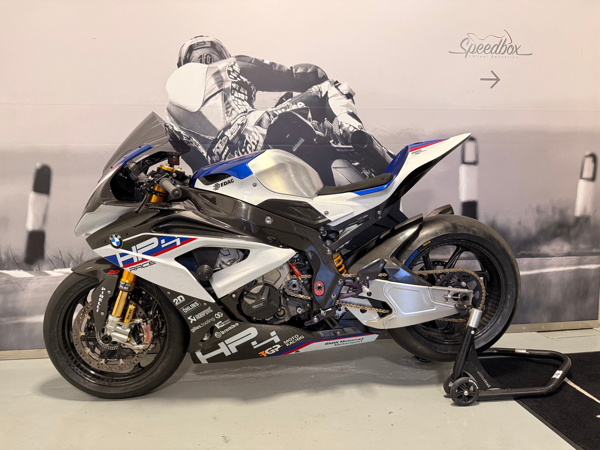 BMW HP4 Race-image-0