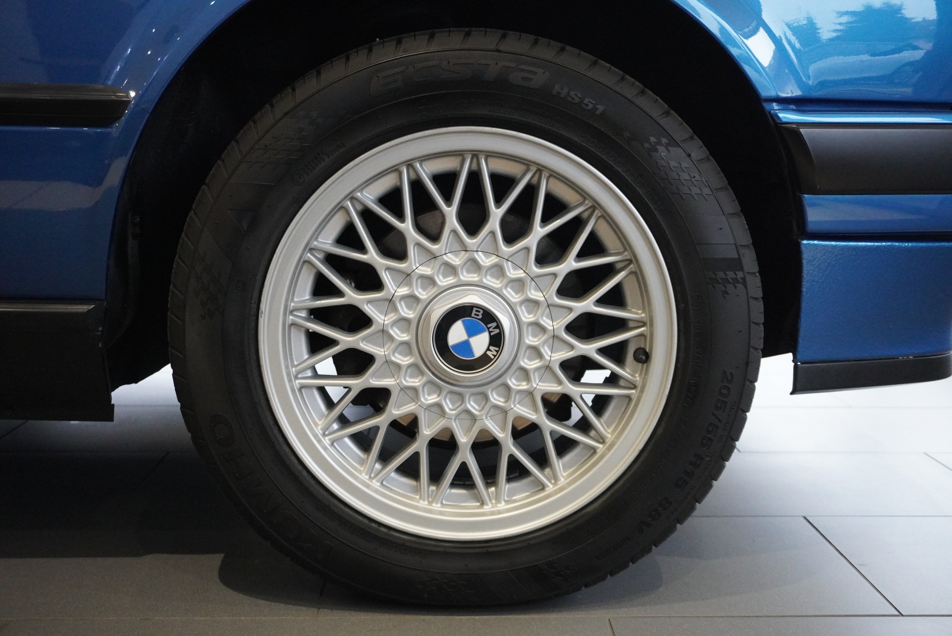 BMW 318i Cabrio Design Edition-image-6