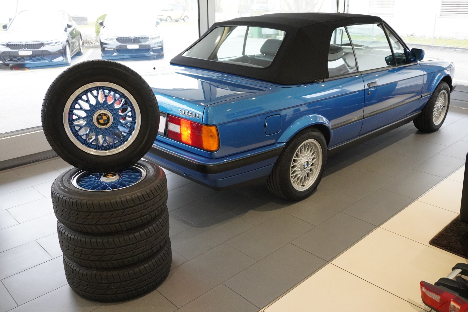 BMW 318i Cabrio Design Edition-image-21