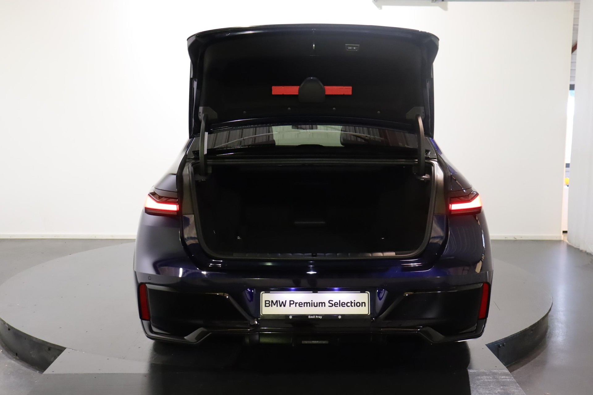 BMW i7 xDrive60-image-4