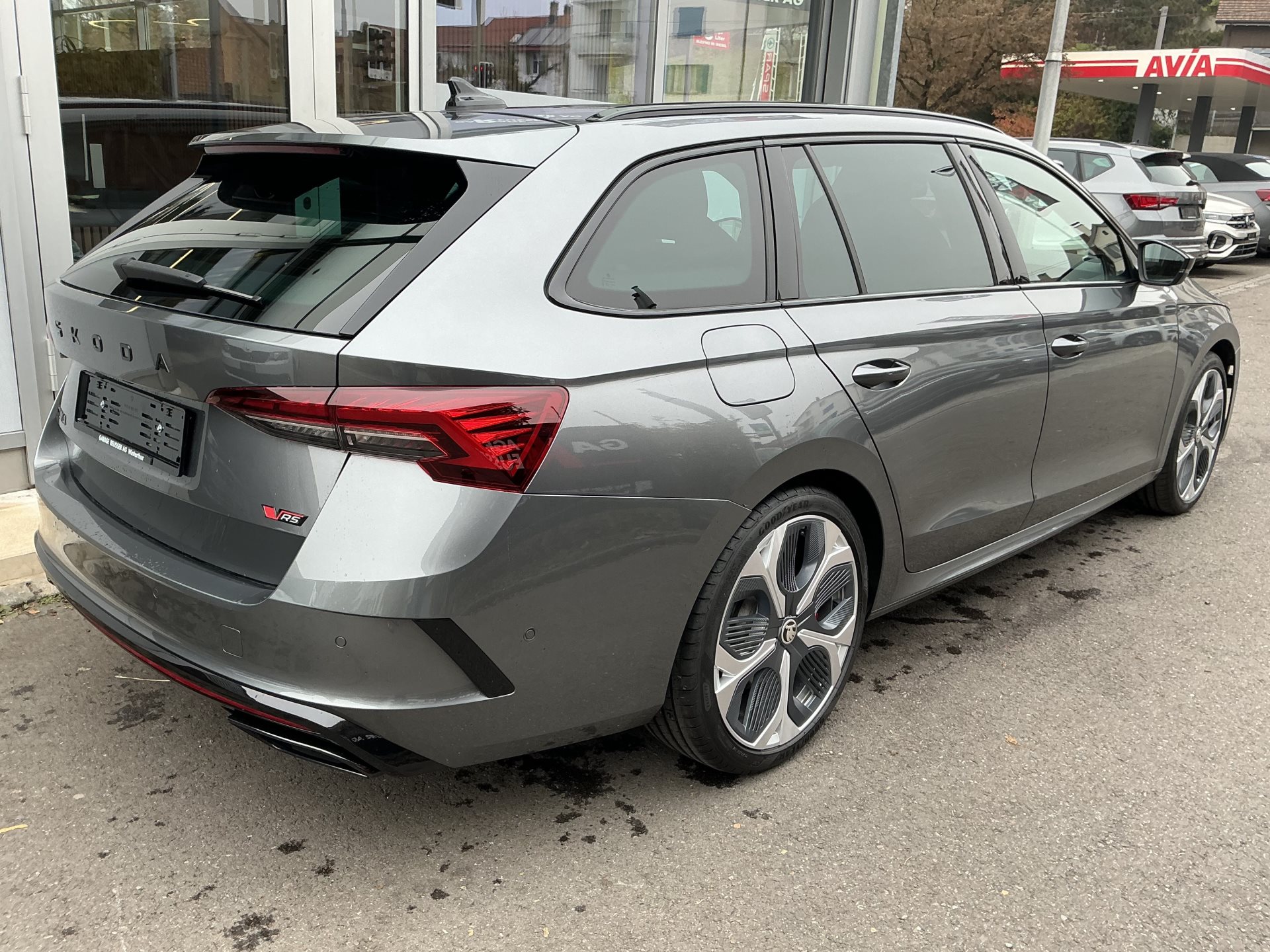 SKODA Octavia Combi 2.0 TSI 265 PS RS *** FACELIFT MODEL MIT ANHÄNGERKUPPLUNG ***-showroom-element-3