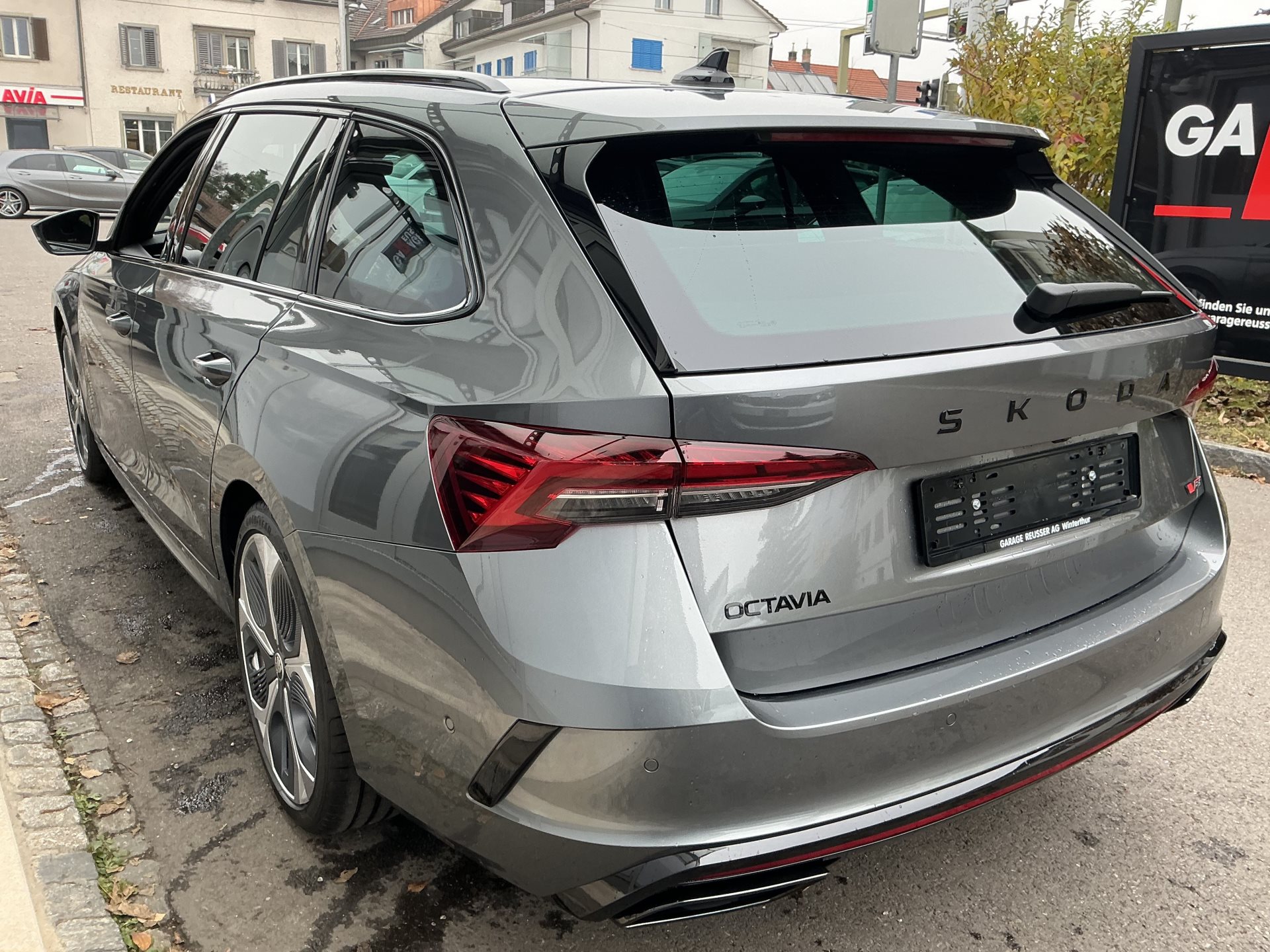 SKODA Octavia Combi 2.0 TSI 265 PS RS *** FACELIFT MODEL MIT ANHÄNGERKUPPLUNG ***-image-5