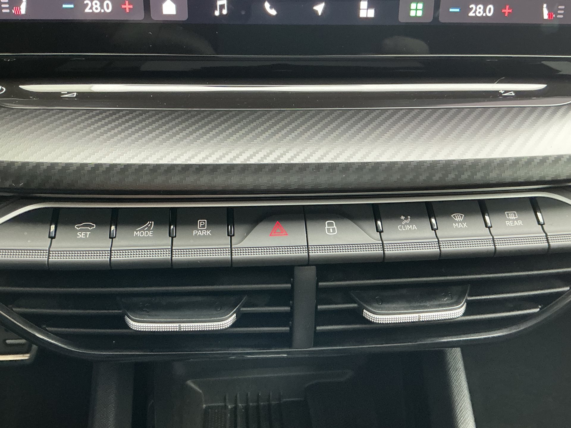 SKODA Octavia Combi 2.0 TSI 265 PS RS *** FACELIFT MODEL MIT ANHÄNGERKUPPLUNG ***-image-24