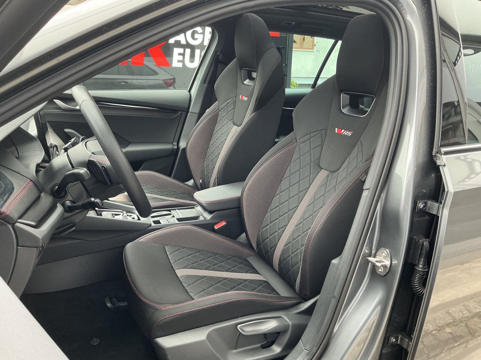 SKODA Octavia Combi 2.0 TSI 265 PS RS *** FACELIFT MODEL MIT ANHÄNGERKUPPLUNG ***-image-7
