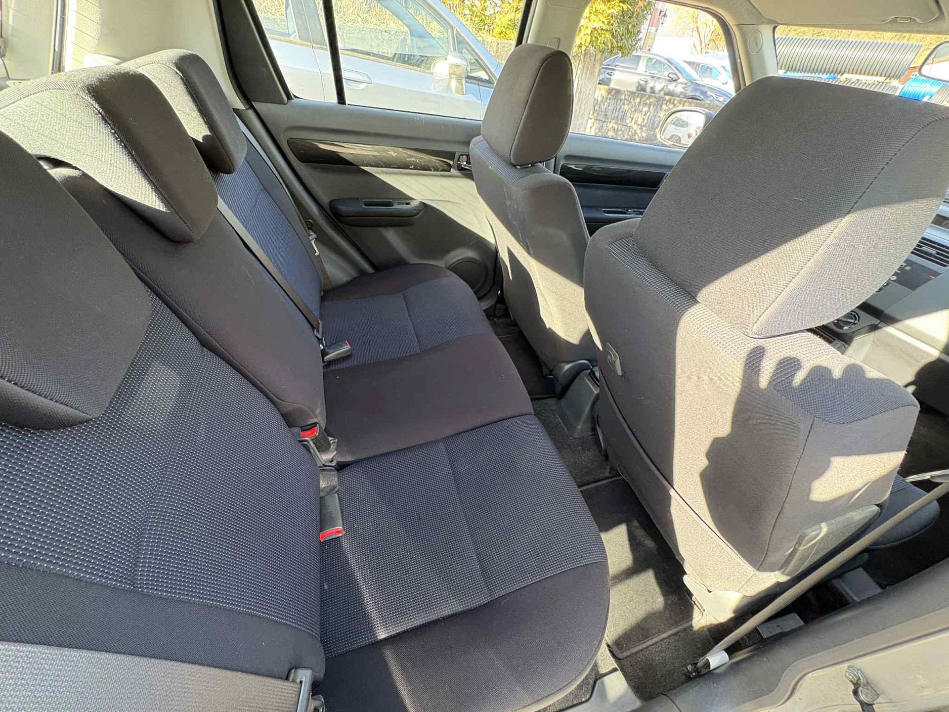 SUZUKI Swift 1.3i 16V GL-image-7