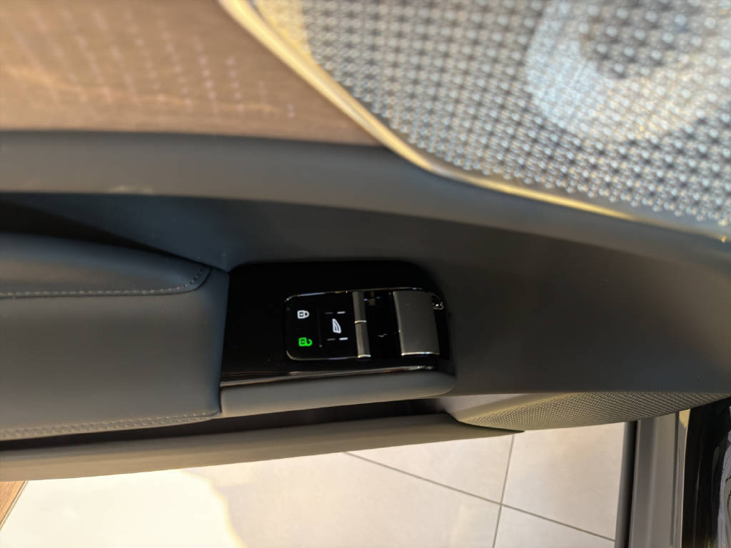 VOLVO ES90 Ultra-image-15