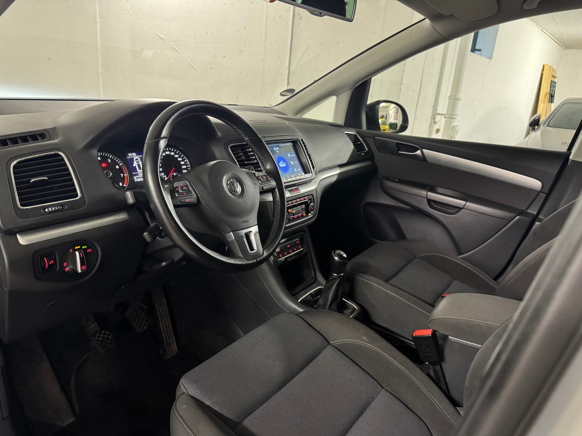 VW Sharan 1.4 TSI BlueMotion Technology Style Highline-image-8