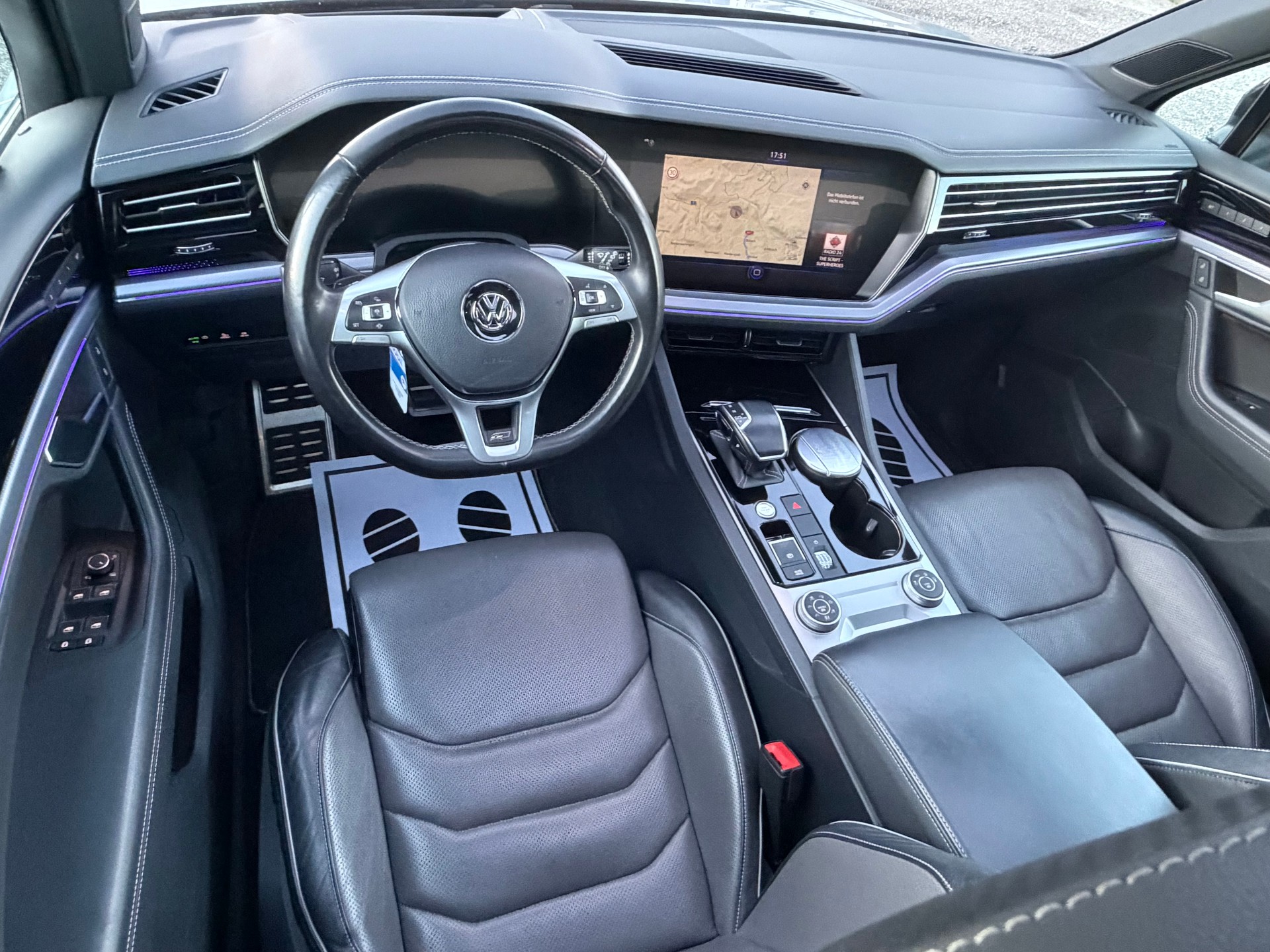 VW Touareg 3.0 TDI R Line Tiptronic-image-8