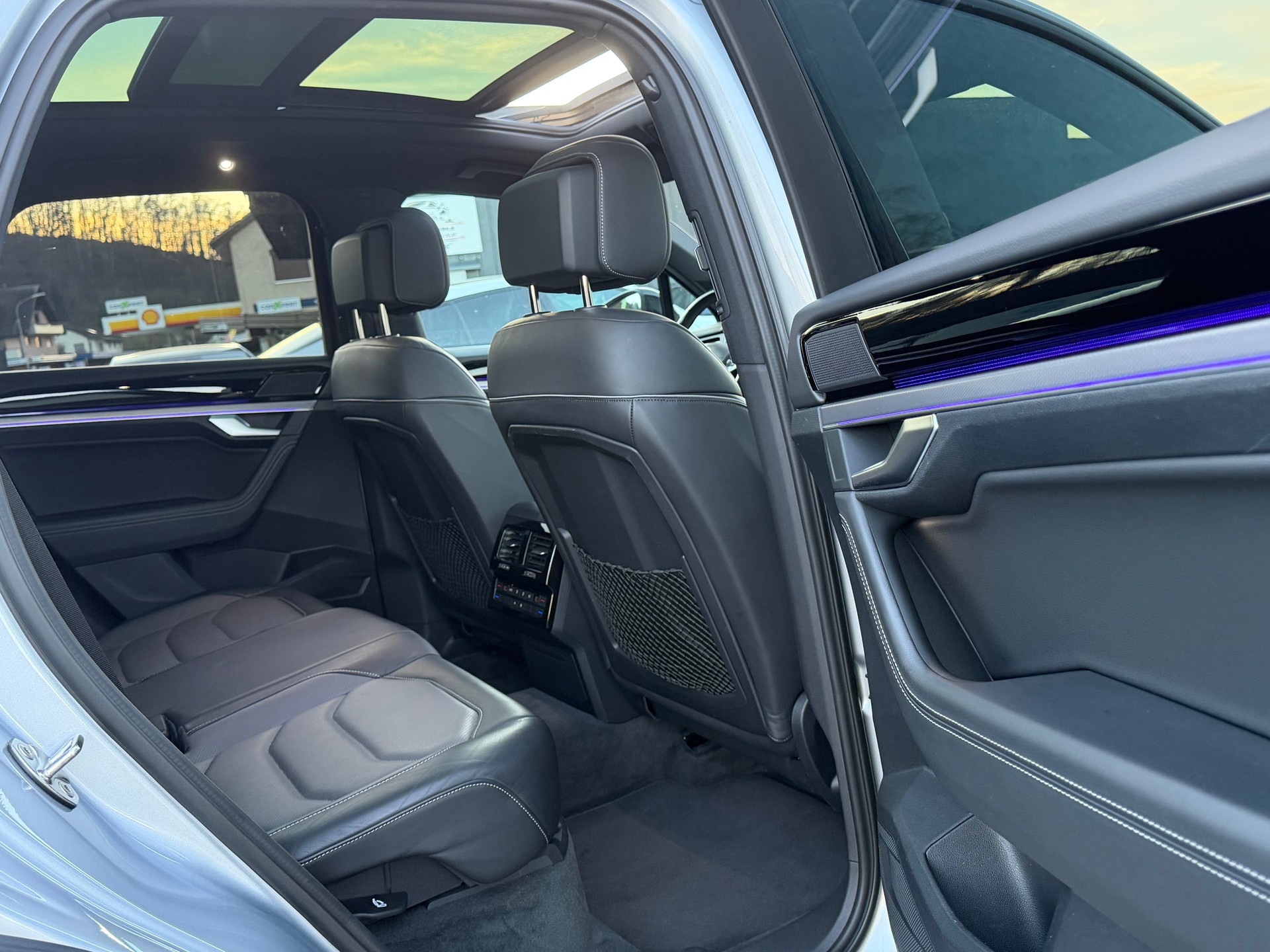 VW Touareg 3.0 TDI R Line Tiptronic-image-13
