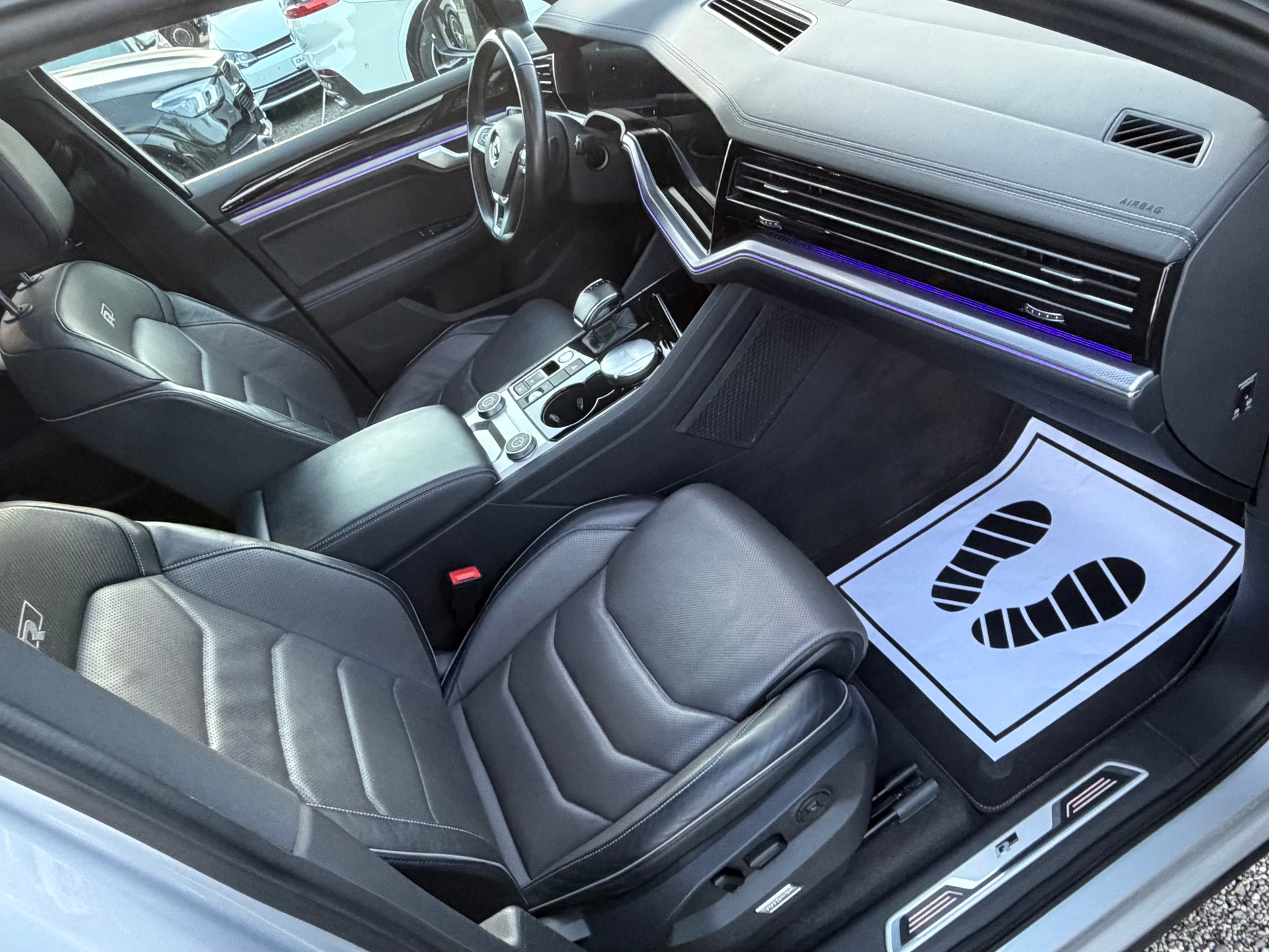 VW Touareg 3.0 TDI R Line Tiptronic-image-9