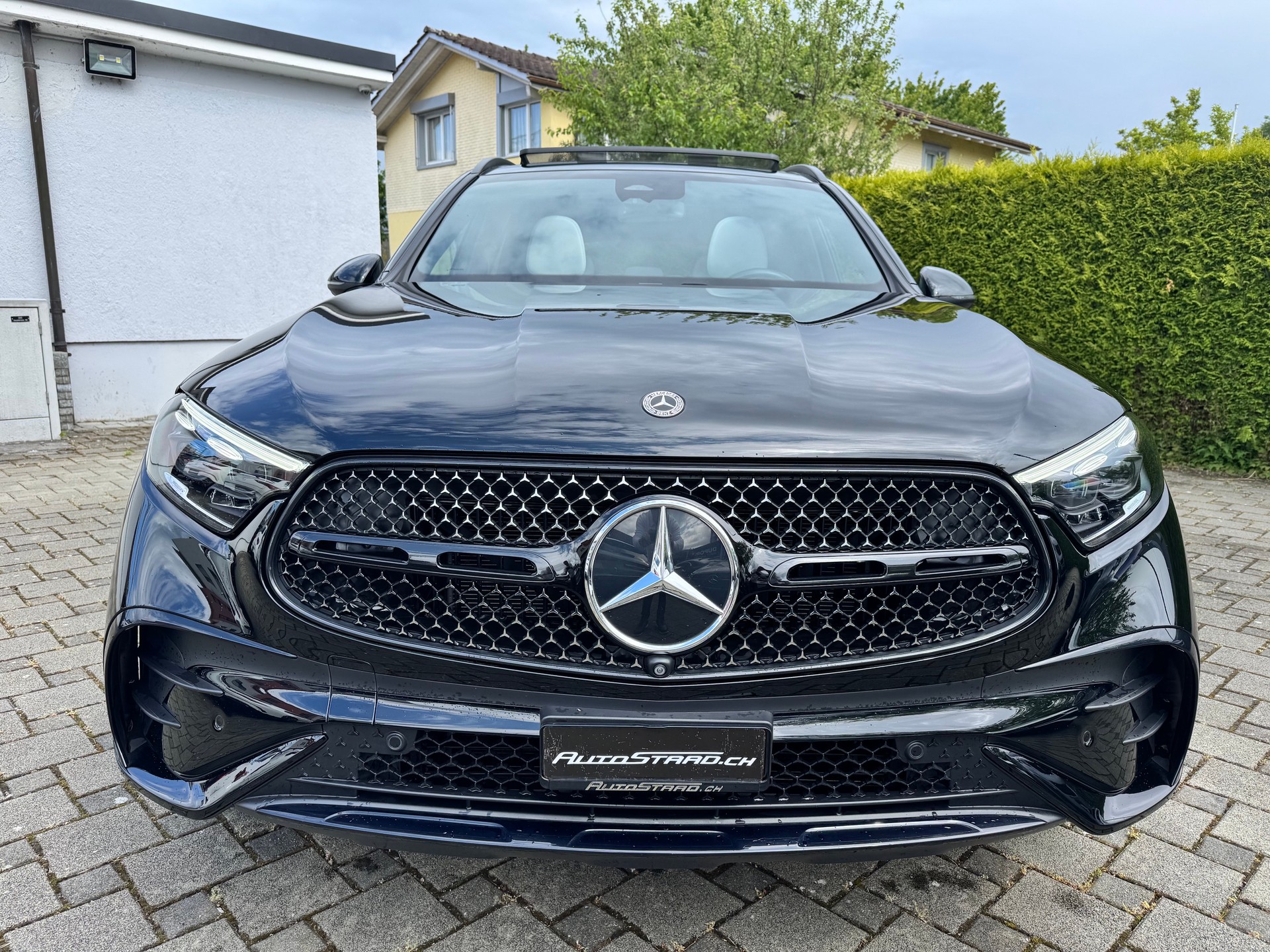 MERCEDES-BENZ GLC 220 d AMG Line 4Matic 9G-Tronic-showroom-element-1