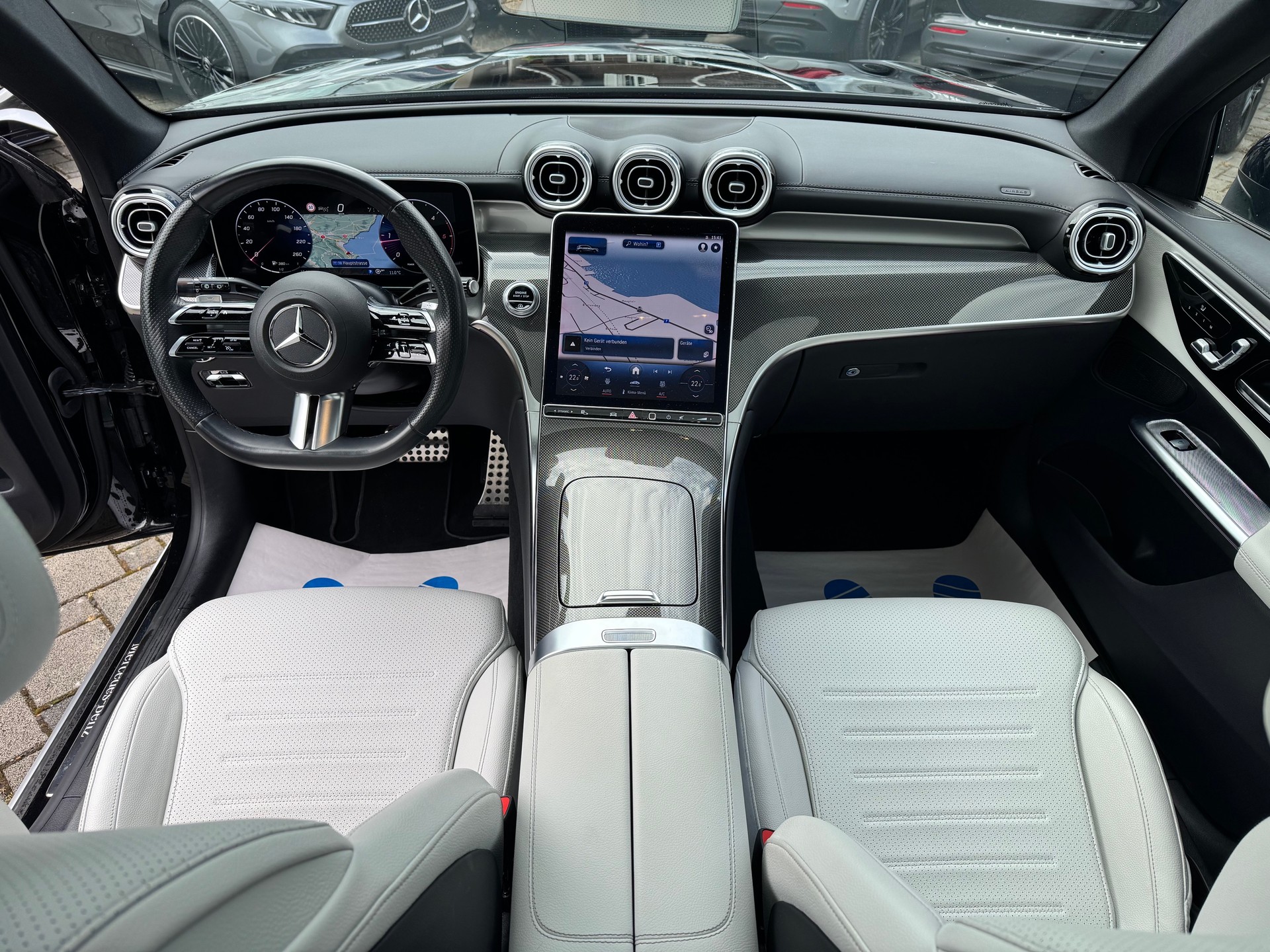 MERCEDES-BENZ GLC 220 d AMG Line 4Matic 9G-Tronic-image-9