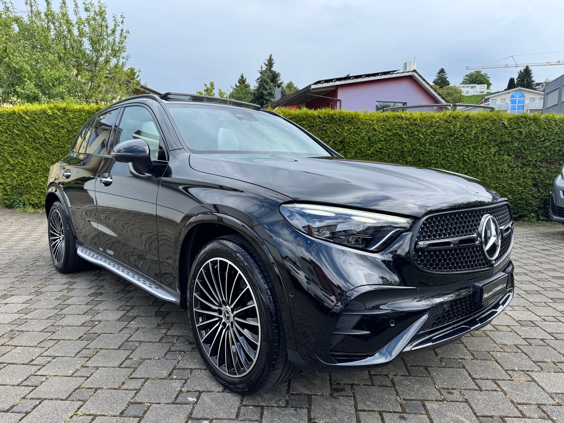 MERCEDES-BENZ GLC 220 d AMG Line 4Matic 9G-Tronic-showroom-element-2