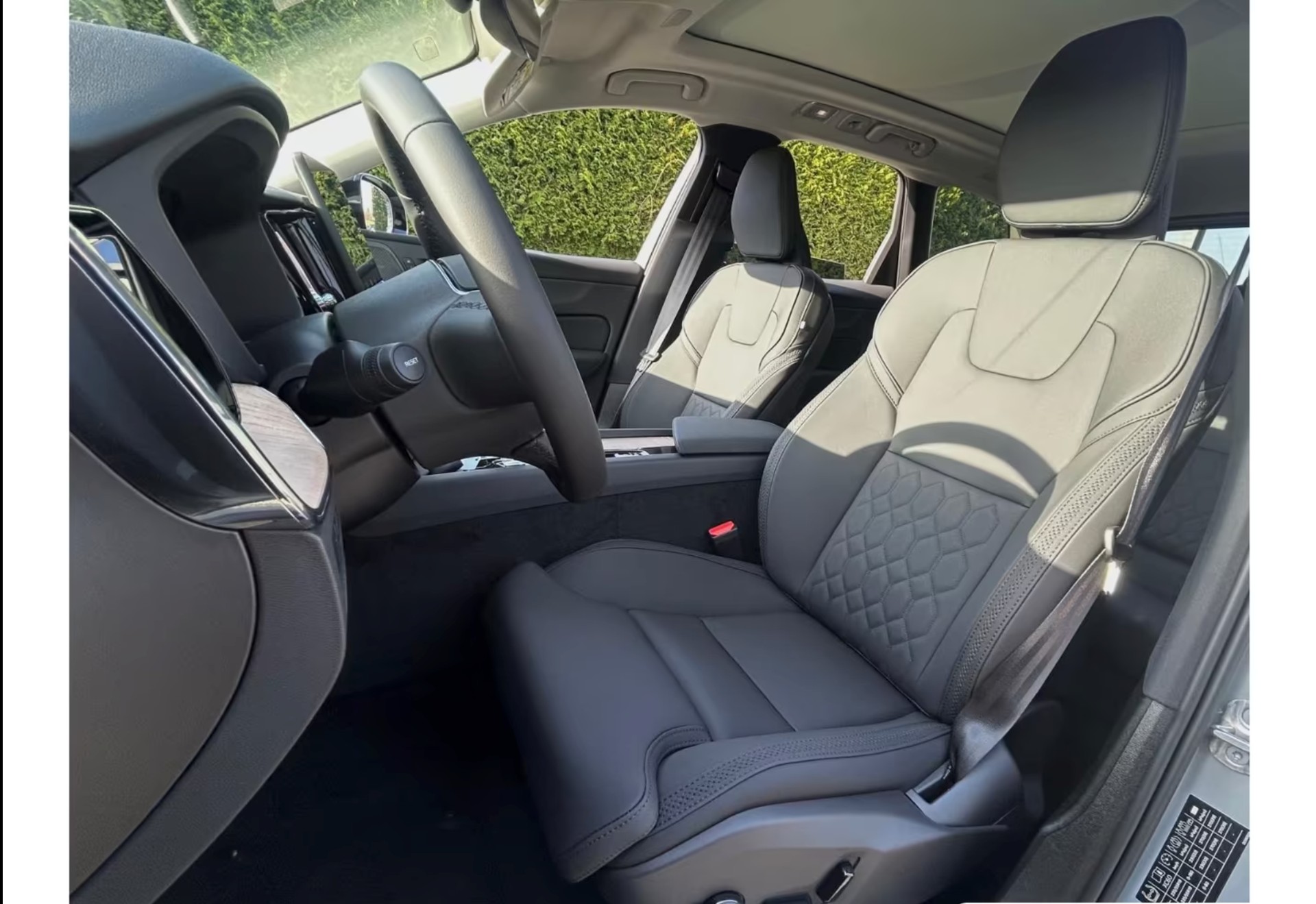 VOLVO XC60 T6 eAWD PluginHybrid Plus Dark Geartronic-image-11