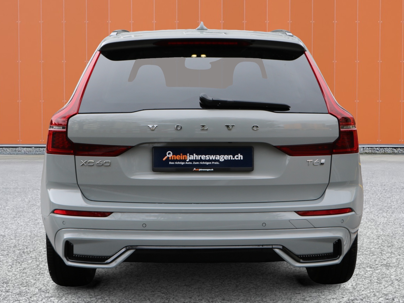 VOLVO XC60 T6 eAWD PluginHybrid Plus Dark Geartronic-image-4