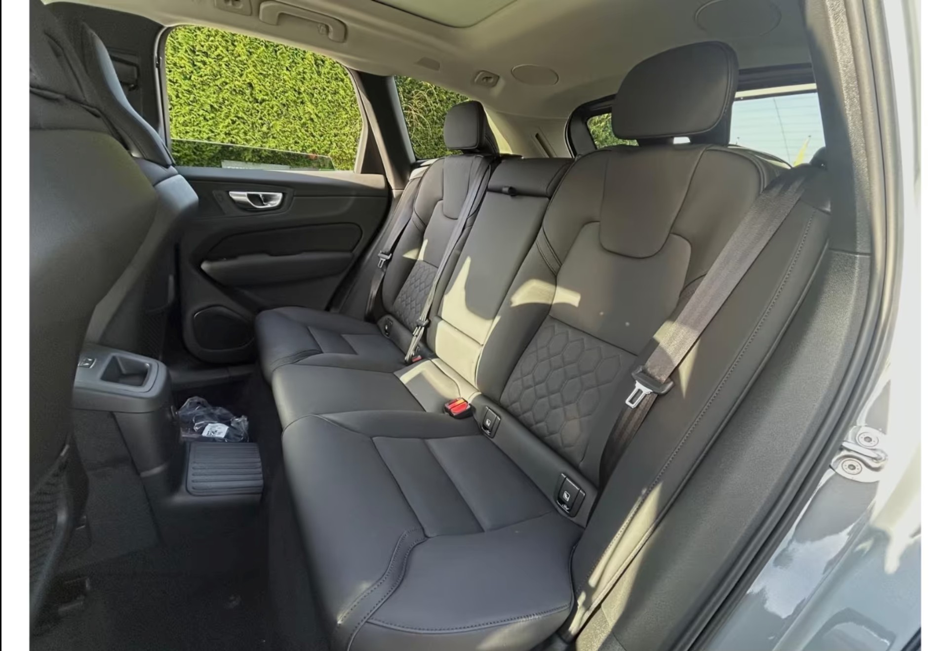 VOLVO XC60 T6 eAWD PluginHybrid Plus Dark Geartronic-image-9