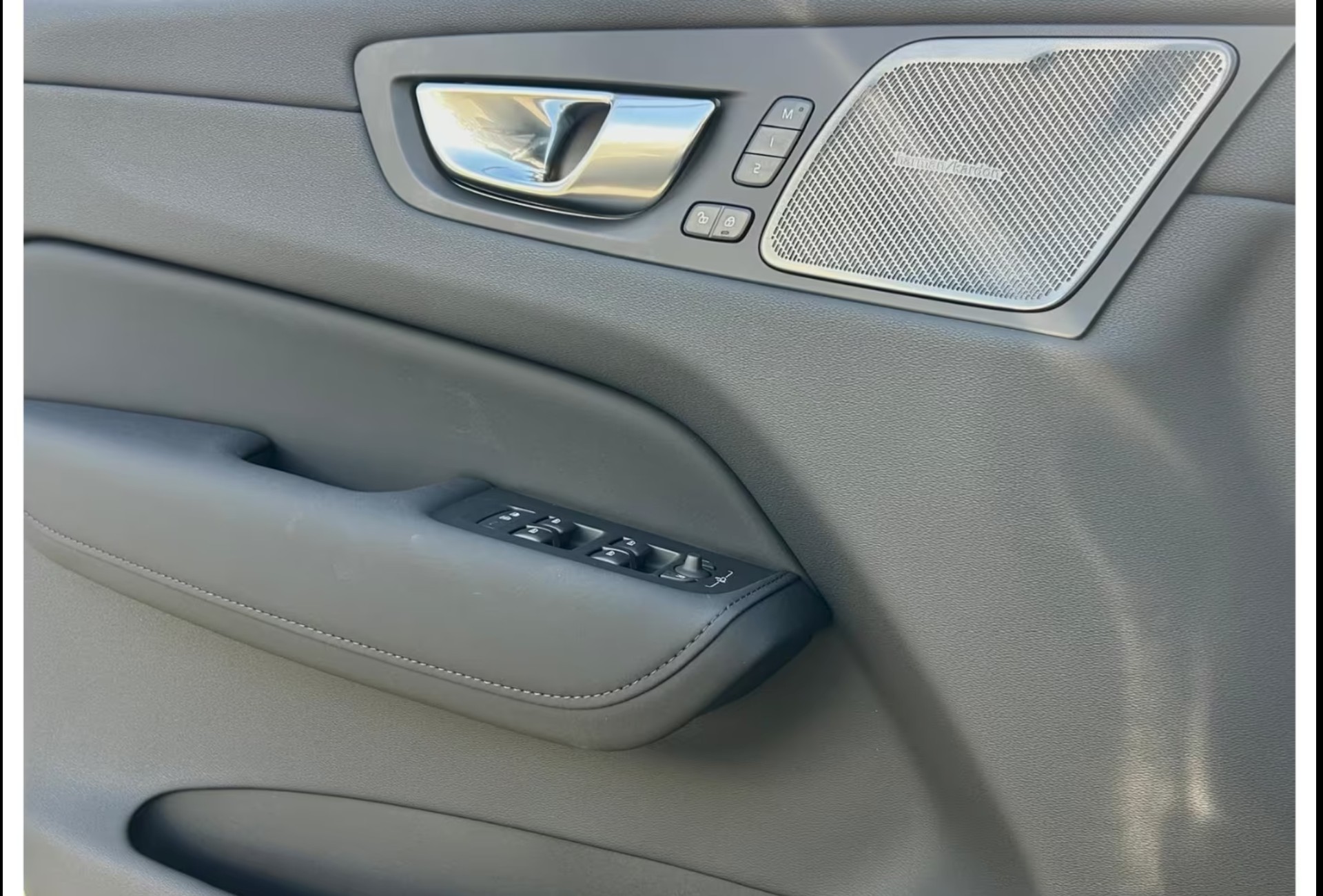 VOLVO XC60 T6 eAWD PluginHybrid Plus Dark Geartronic-image-12