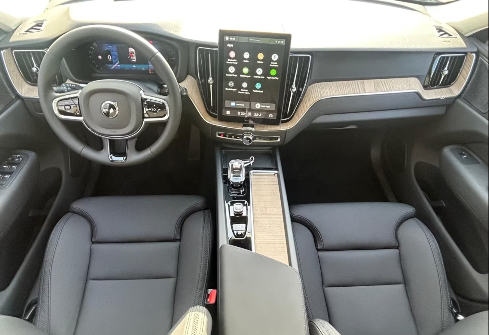 VOLVO XC60 T6 eAWD PluginHybrid Plus Dark Geartronic-image-16