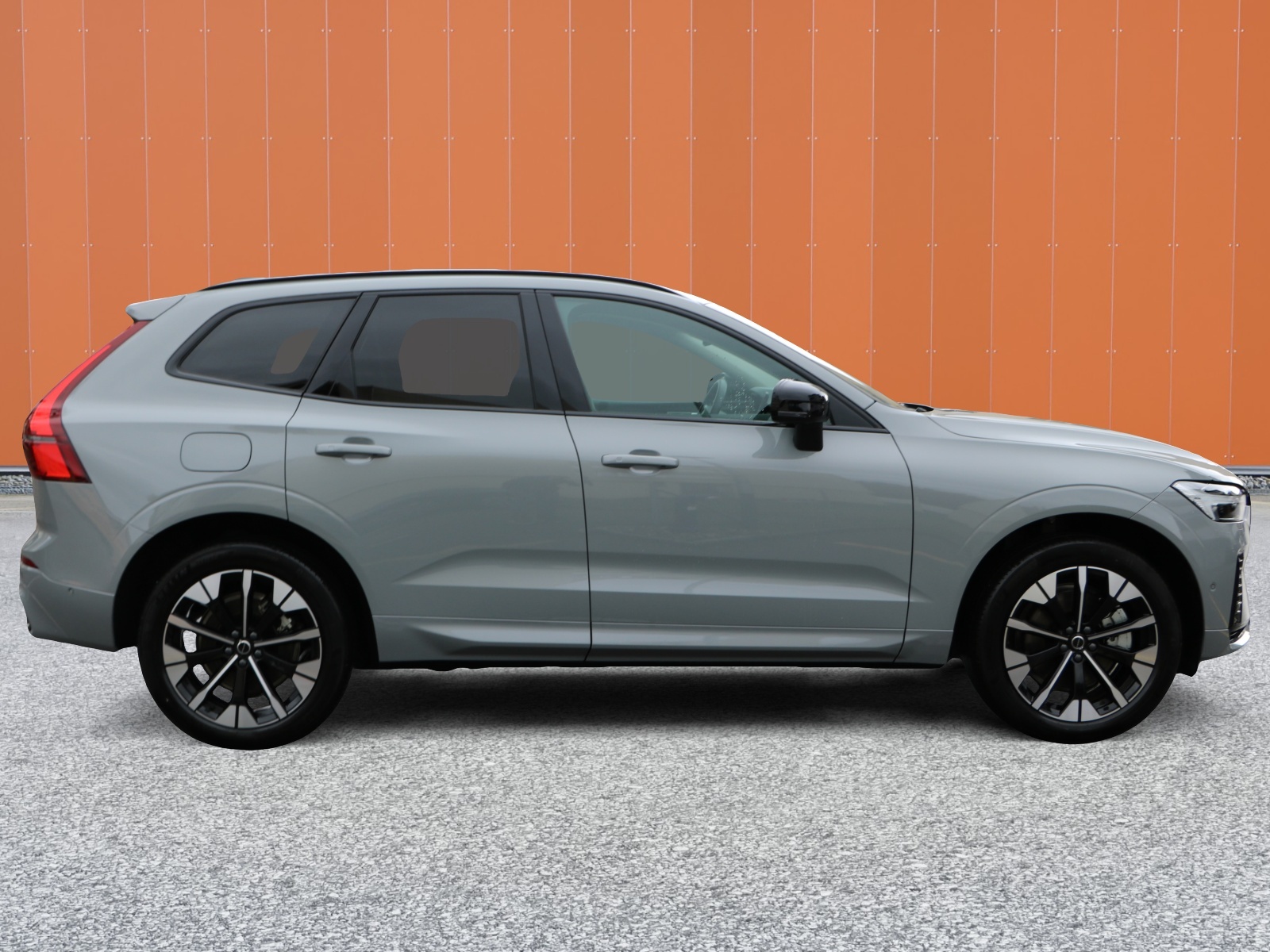 VOLVO XC60 T6 eAWD PluginHybrid Plus Dark Geartronic-showroom-element-3