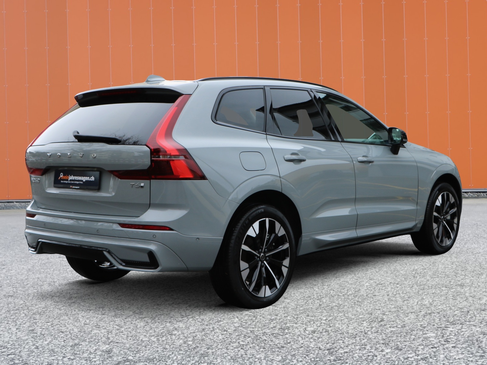 VOLVO XC60 T6 eAWD PluginHybrid Plus Dark Geartronic-showroom-element-1